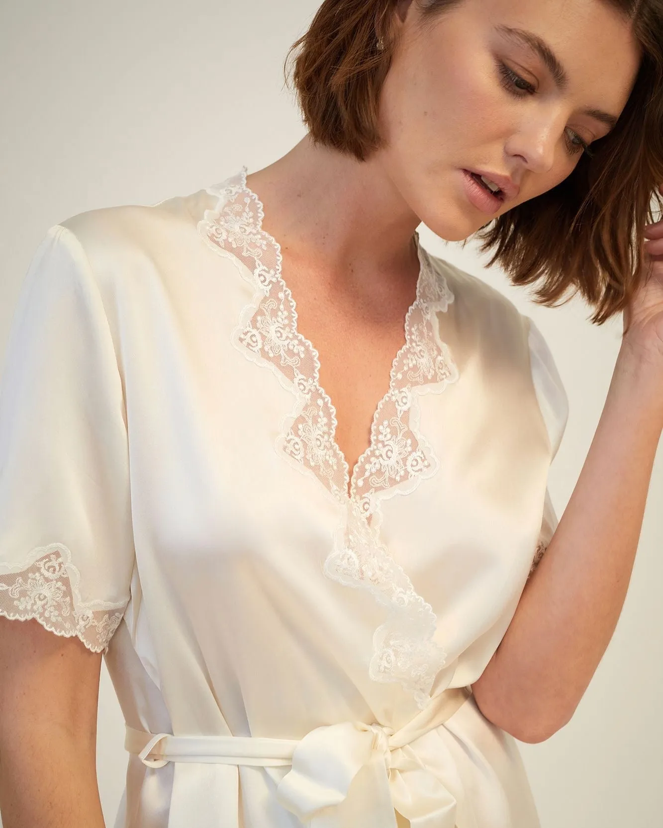 Ginia - Silk Robe With Lace Trim- Creme