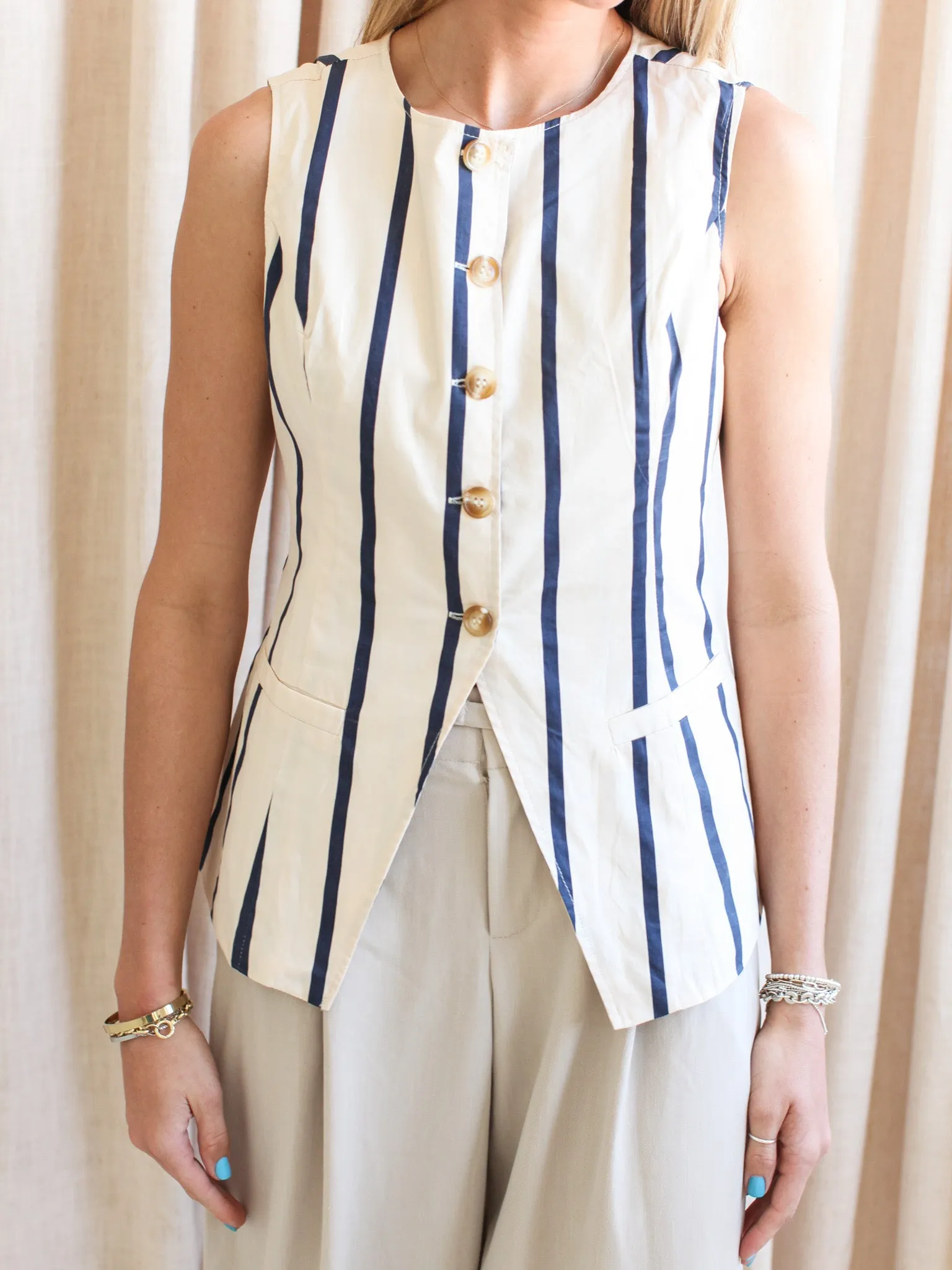 Isabel Striped Vest Minimalist Collar Temperature Regulating Fibers