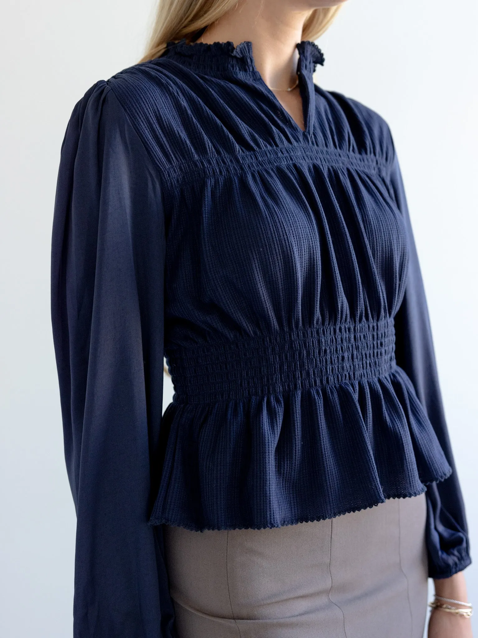 Jacey Ruffle Knit Top Activewear Top Microfiber Material
