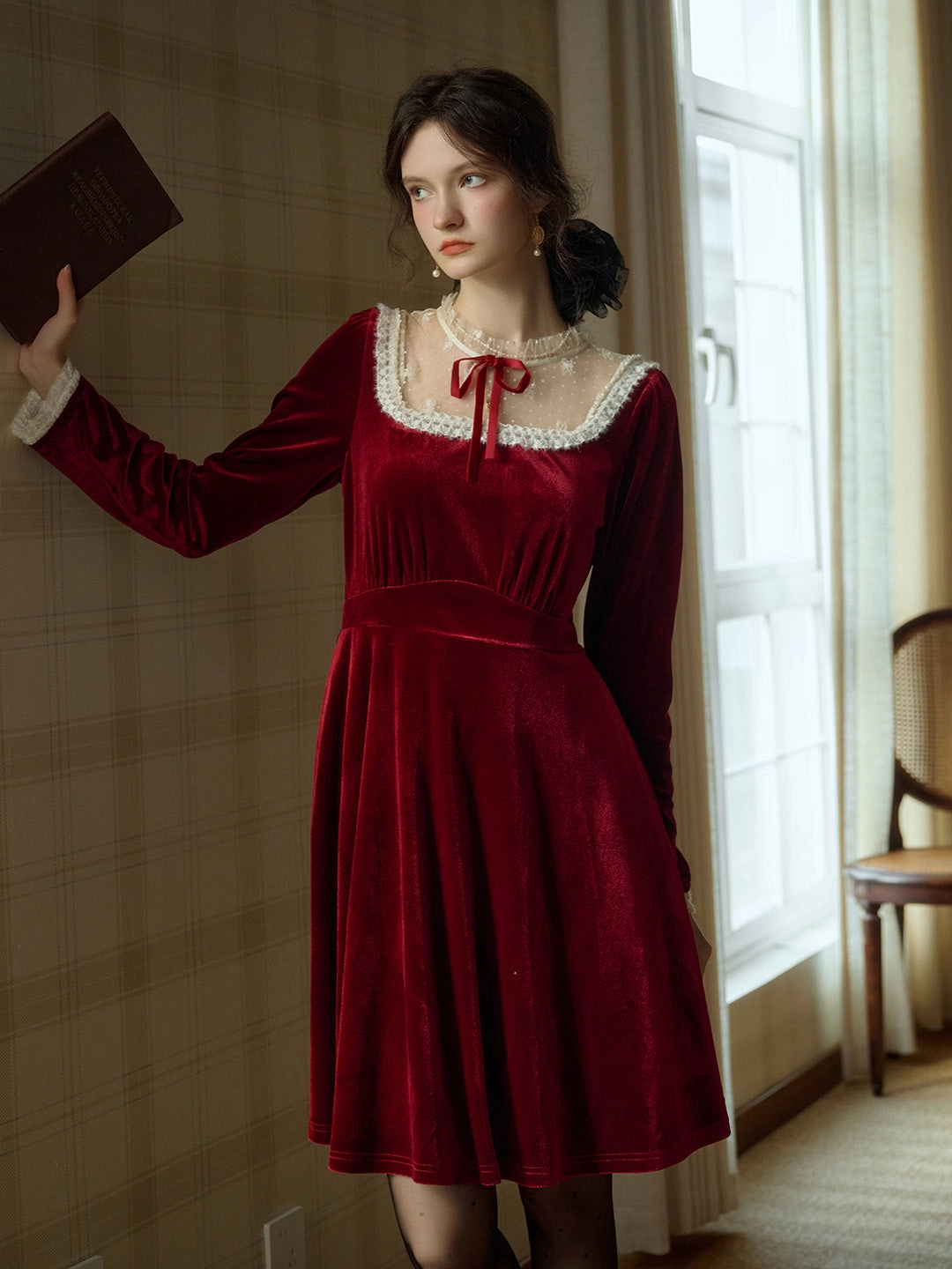 Janelle Retro Elegant Bow Lace Splicing Round Neck Velvet Dress RibbedCollar LowMaintenance