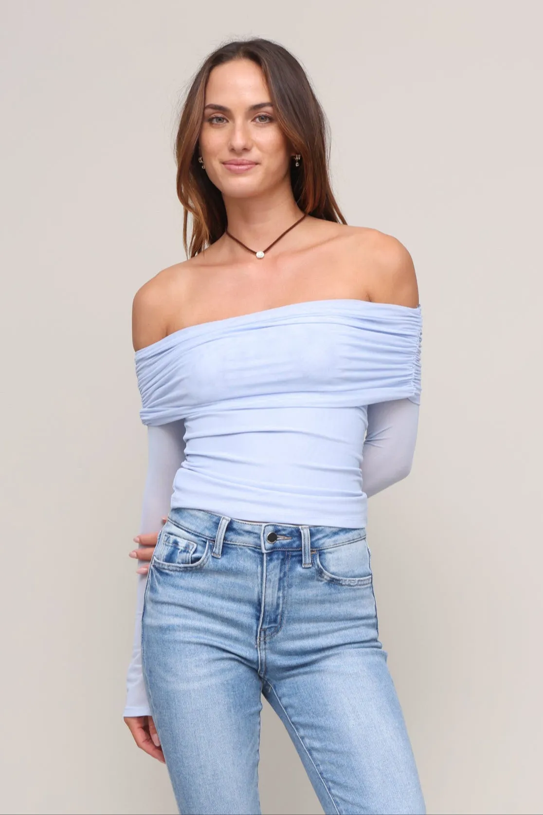 Thermal Regulation System Brushed Microfiber Surface Jules Off Shoulder Mesh Shirt