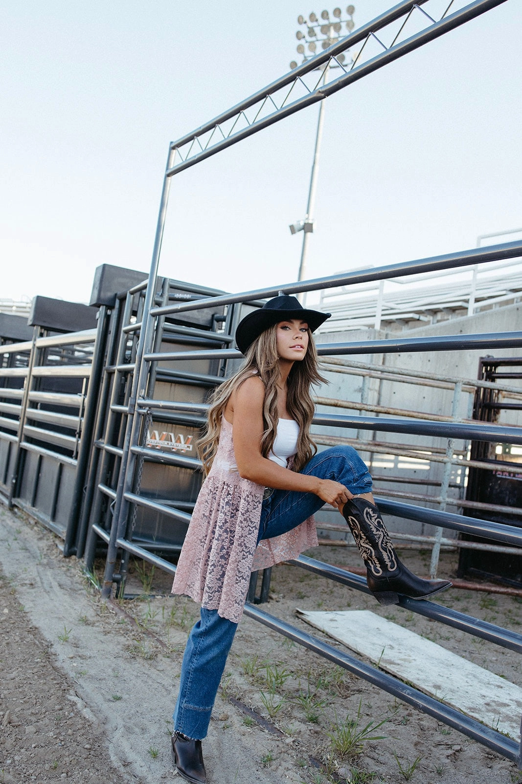 Drop Shoulder Cut Kickin Pretty Cowboy Boots