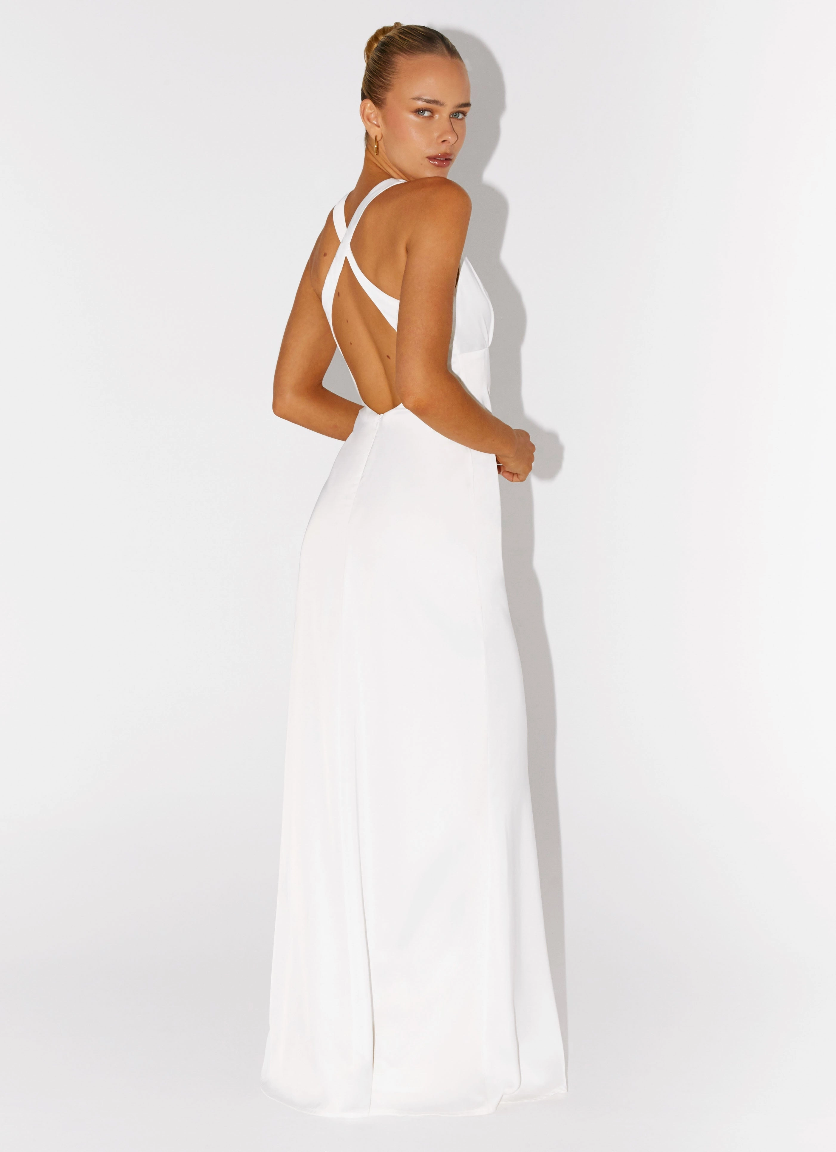 Sophisticated Waistband Fit Minimalist fit-and-flare Desi Halterneck Maxi Dress - White