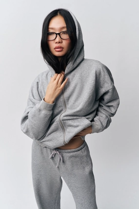 Flexible Edging Airy Piece Zip Up Hoodie