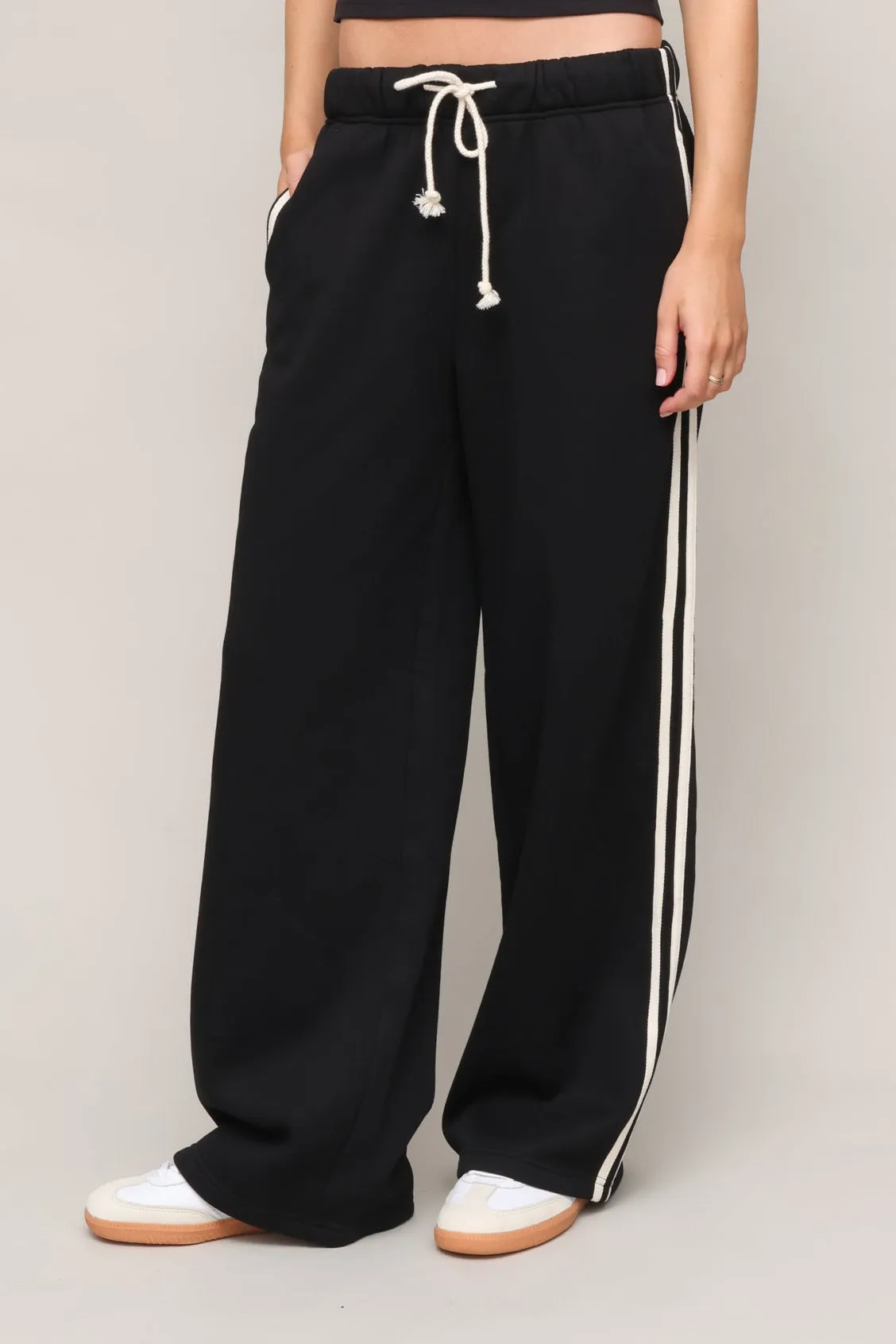 Line Up Striped Side Sweatpants ReflectiveAccentDetails