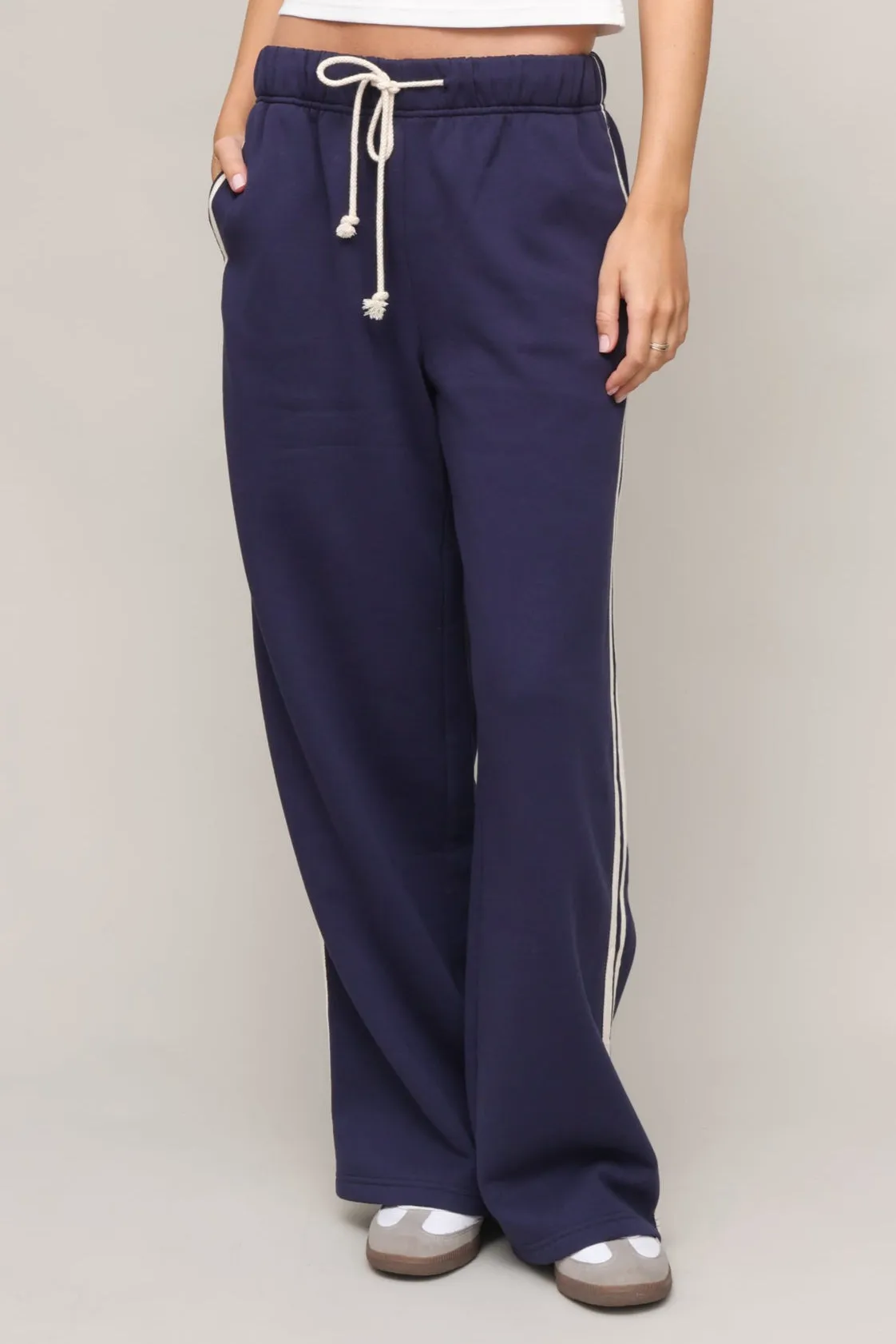 Line Up Striped Side Sweatpants Packable design Layer-Friendly Fit