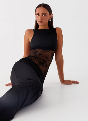 Curve-Enhancing Fashion Option Lucinda Maxi Dress - Black