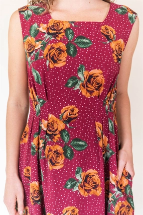Sleek Design Fit Pleiades Dress in Red Rose Dot