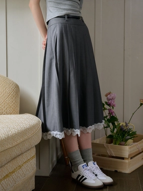 Movement Support Relaxed Style Mariam Contrast Lace Panel Hem Pleated Skirt