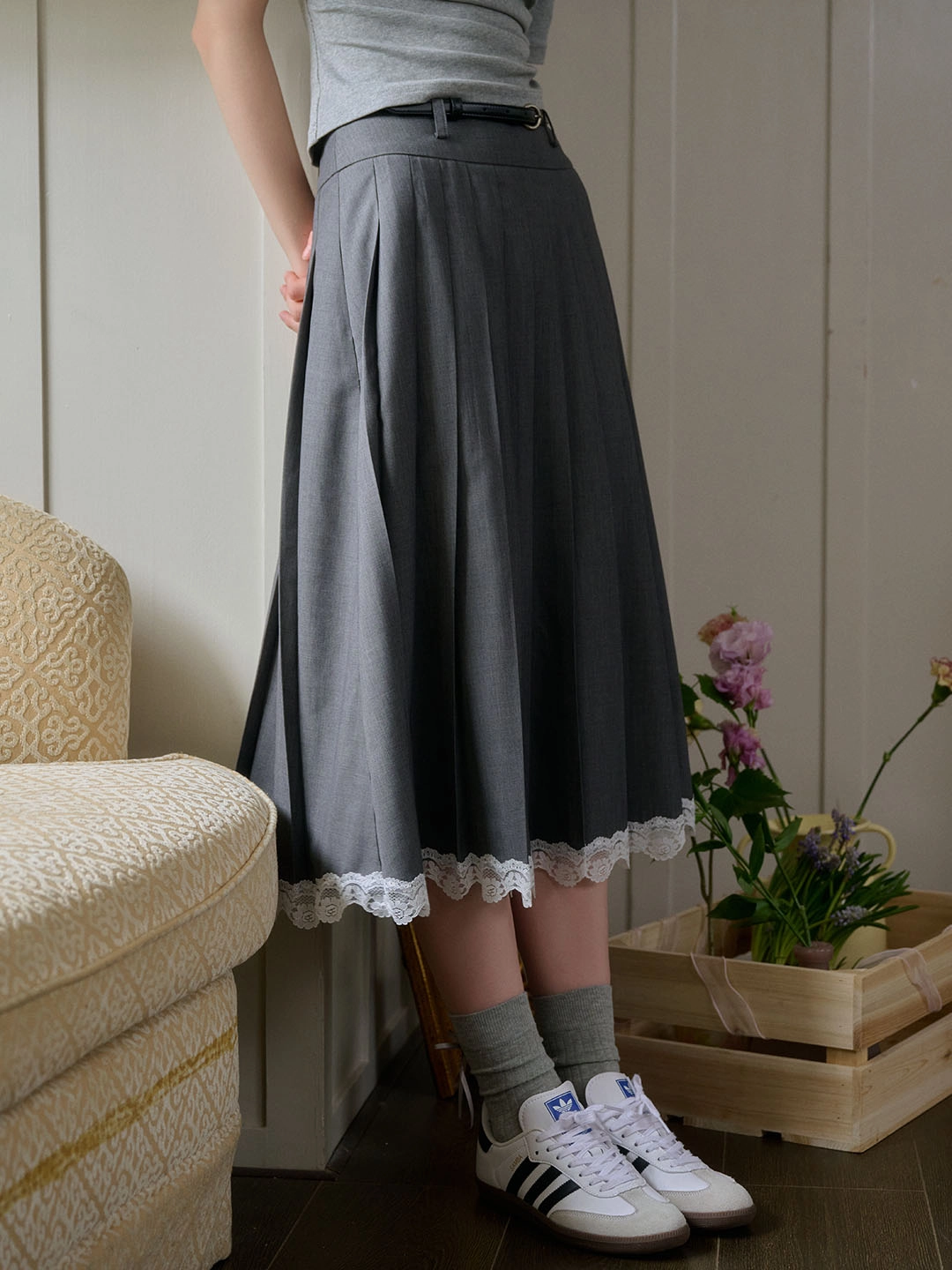 Movement Support Relaxed Style Mariam Contrast Lace Panel Hem Pleated Skirt