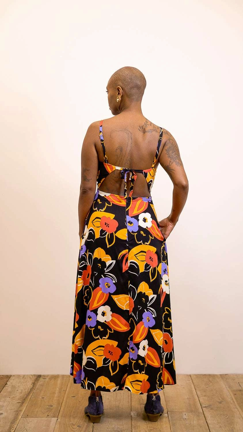 Chain-Detail Smooth Surface Meadow Dress in Abstract Floral