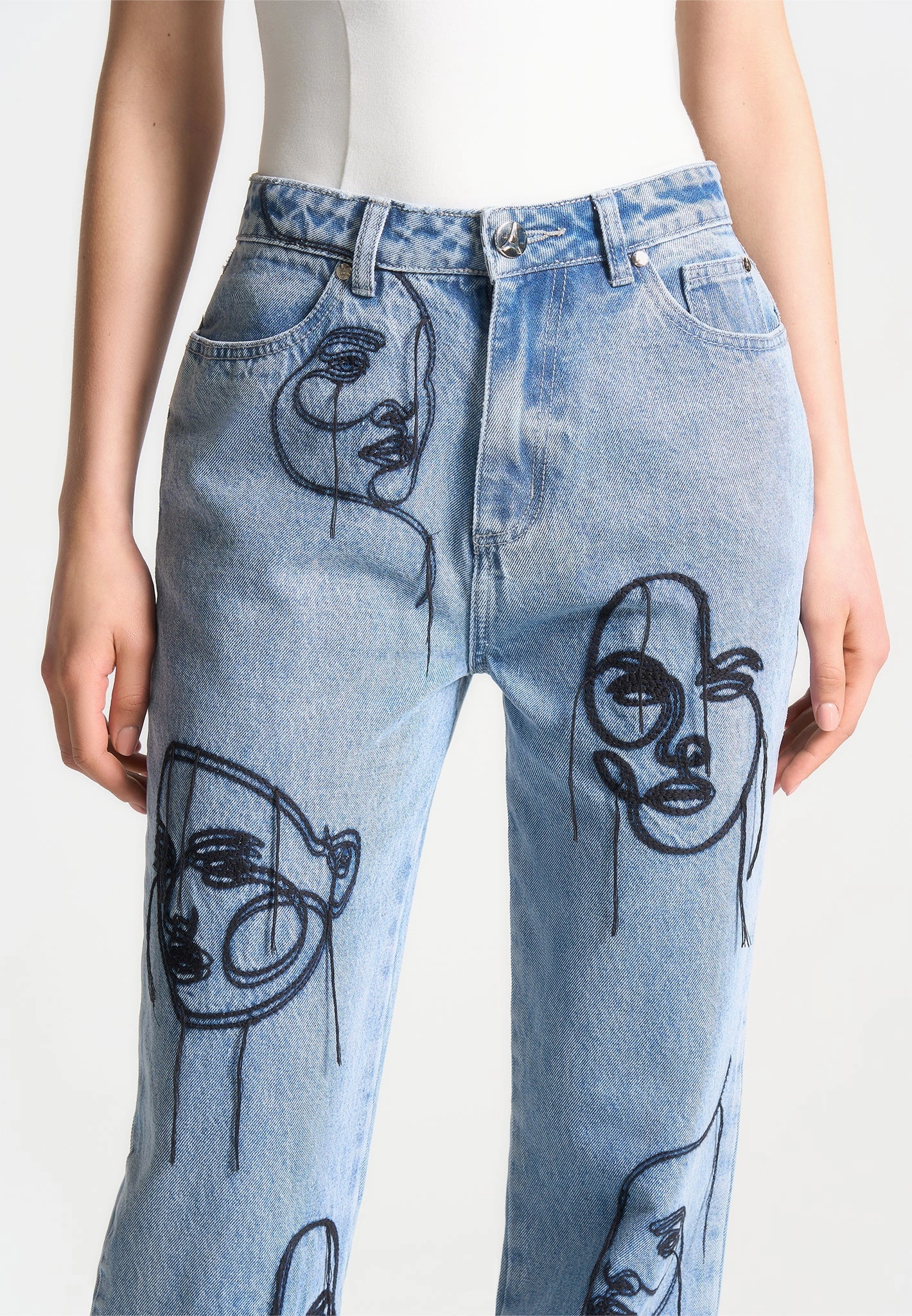 Fit Anytime Audrey - Line Art Straight Leg Jeans - Mid Blue