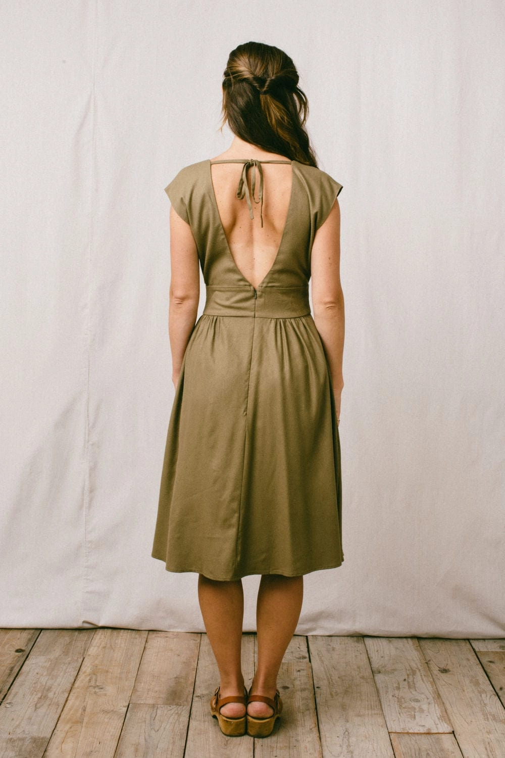Breathable Design Printed-Fabric Joy dress in Olive Raw Silk