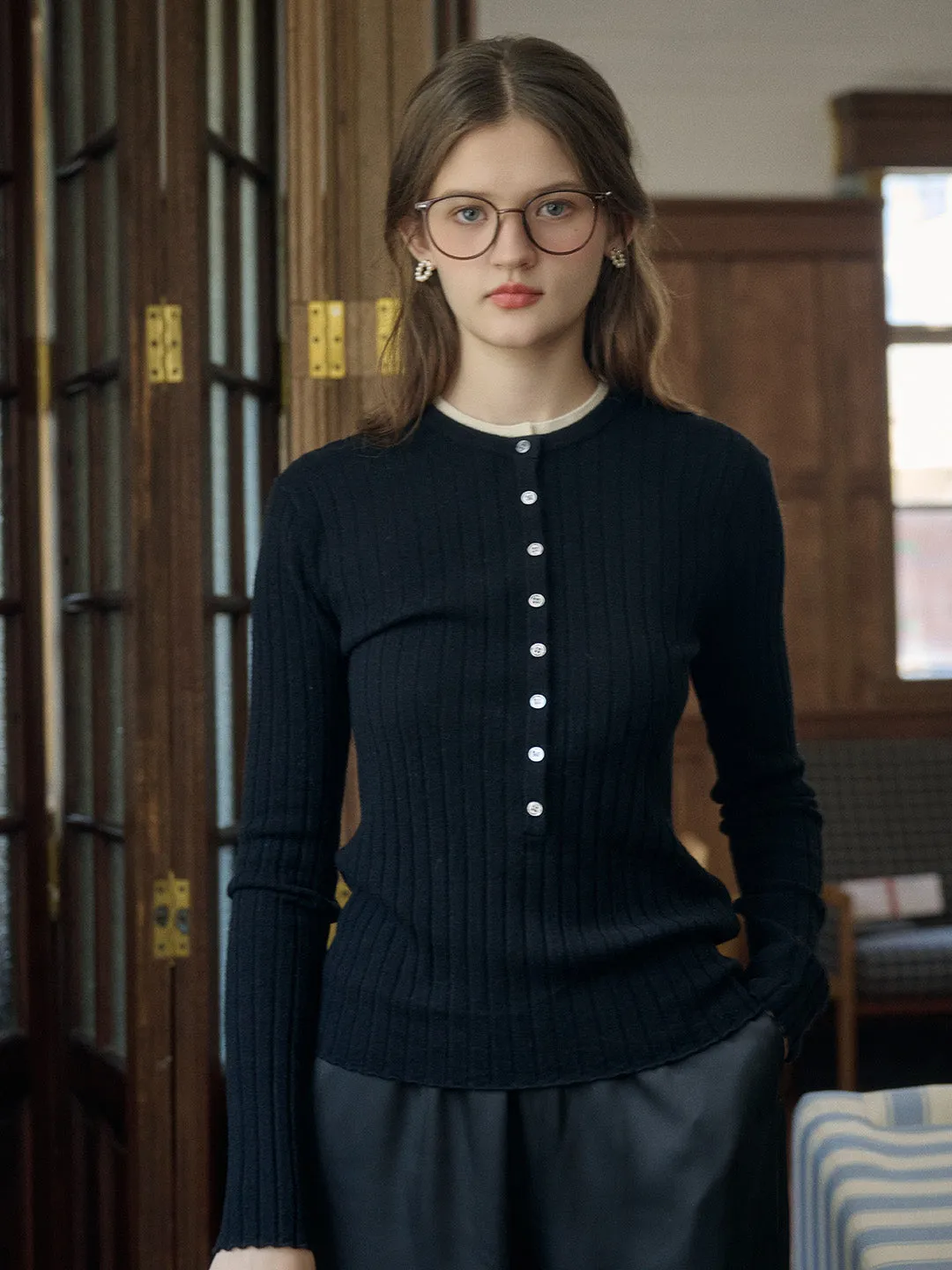 Minimalist Aesthetic ElasticTrimming Keilani Contrast Crew Neck Button-Front 100% Wool Top - Gray
