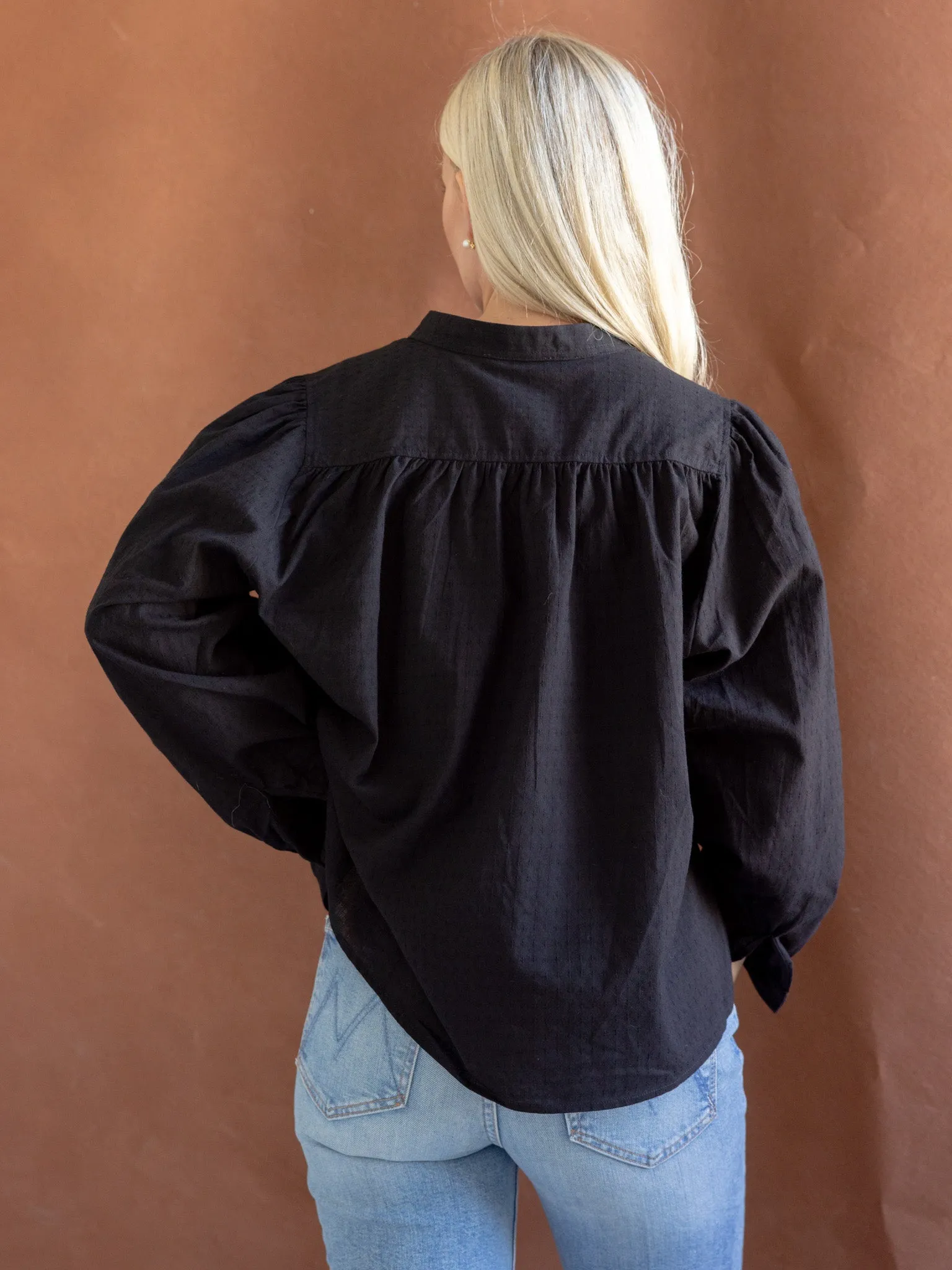 AntiStaticInnerLining Breathable mesh lining Felicity Black Blouse