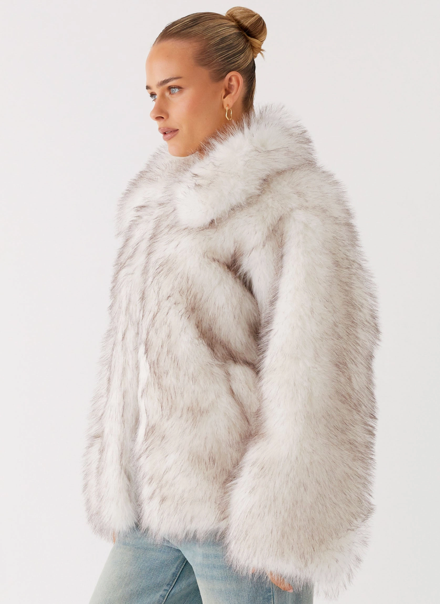 Breathable wear color - coordinating Novera Faux Fur Jacket - White Grey