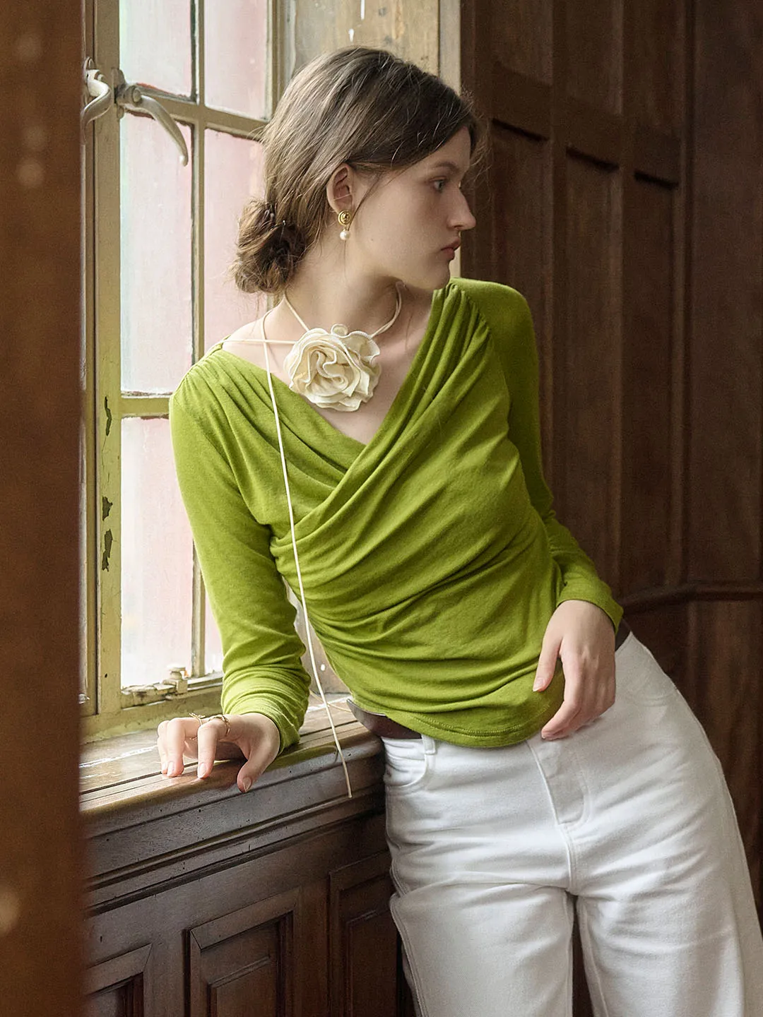 Tagless Design Oaklyn V-neck Cross-Pleat Design Knitted Top