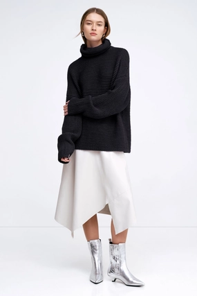 Pia Turtleneck Sweater Curved Hem