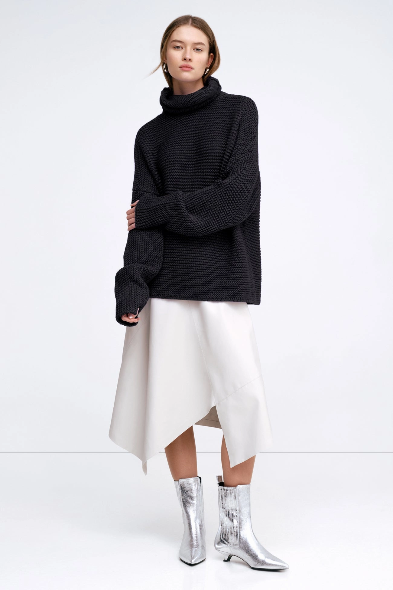 MultiPocket Configuration LightweightWeave Pia Turtleneck Sweater