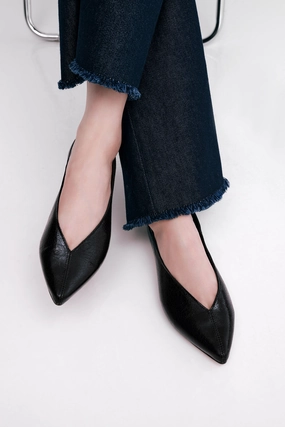 Two Tone Texture Effect High Neckline Structure Devyn Flats