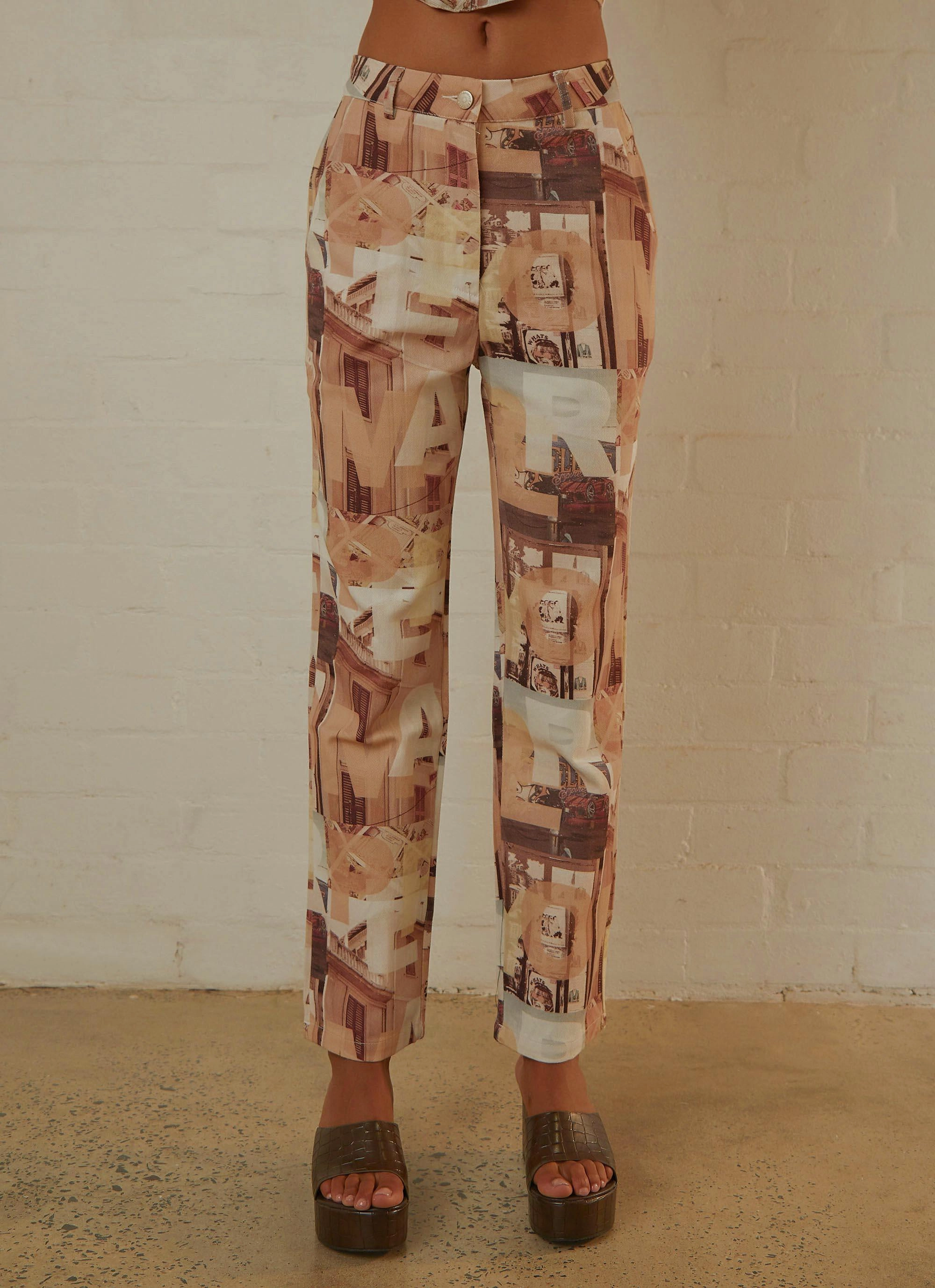 Slim Fit Design Comfortable Cut Late Nights in N.Y Pants - Neutral Film Graphic