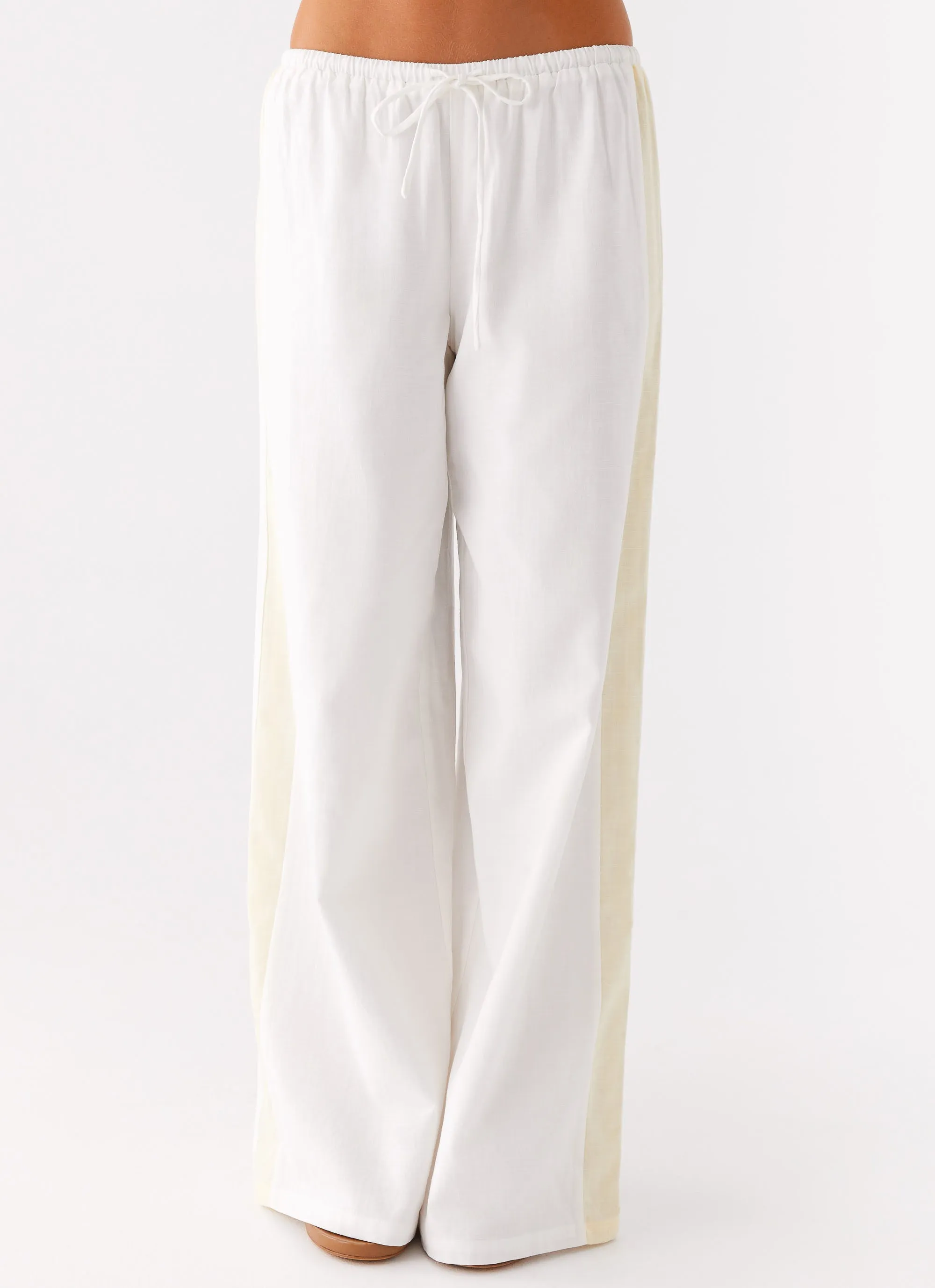 Flexible Gusset Design Oska Drawstring Pants - White