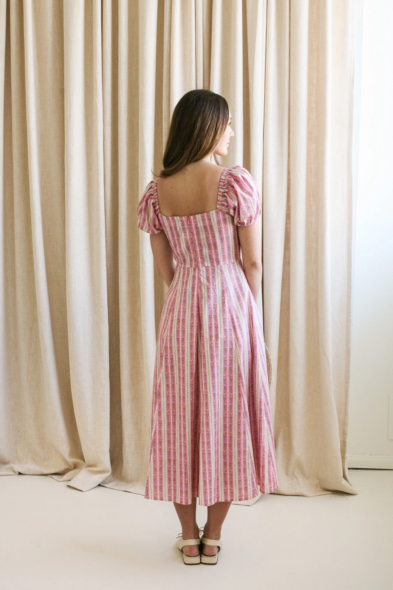 Sharp Detail Shape Hug Paige Puff Sleeve Midi Dress
