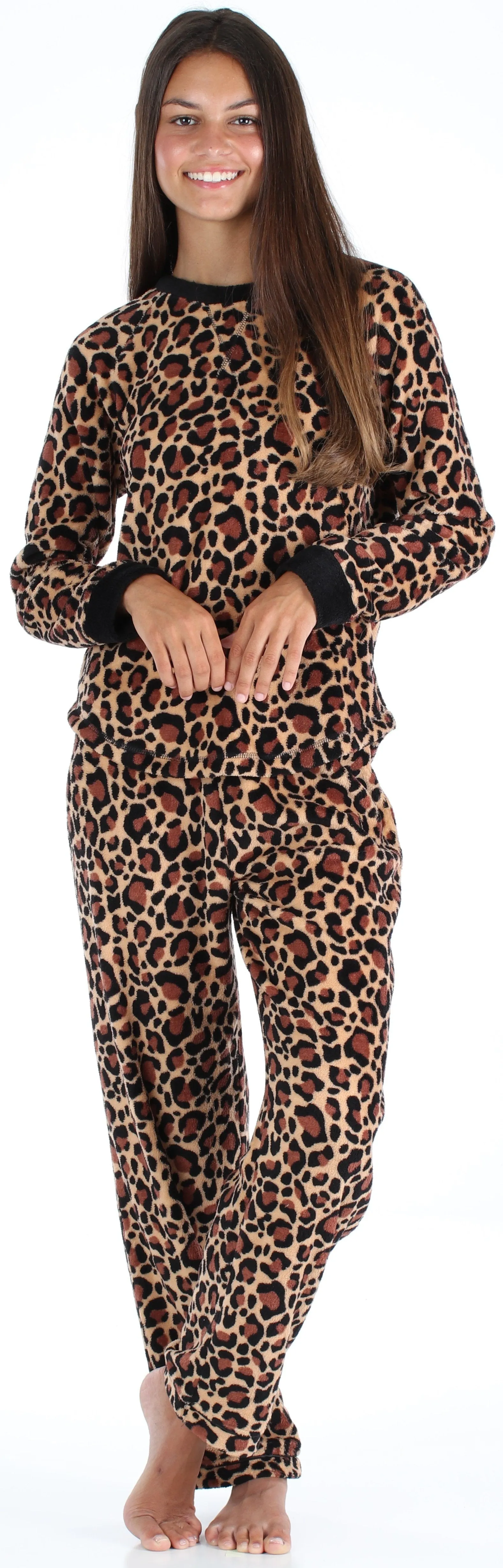 PajamaMania Women’s Fleece Long Sleeve Pajama Set