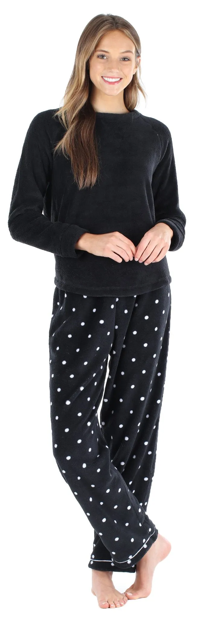 PajamaMania Women’s Fleece Long Sleeve Pajama Set