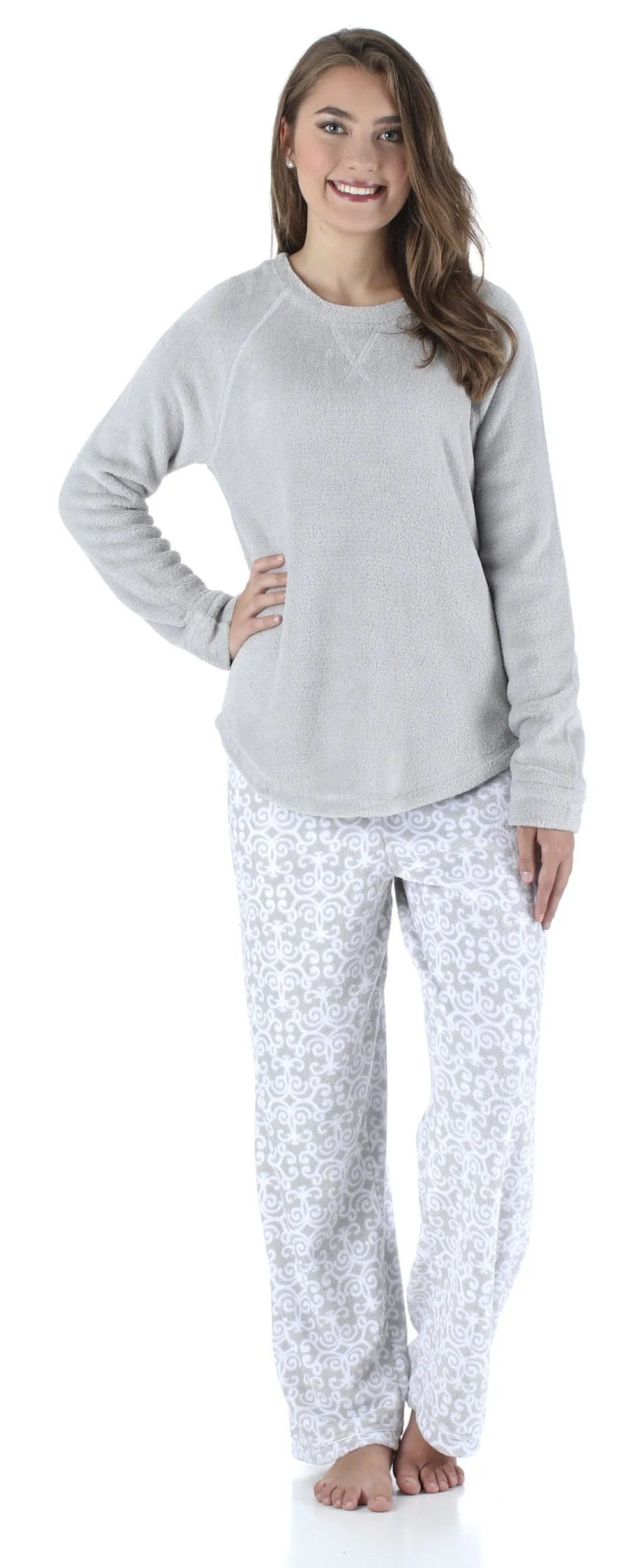 PajamaMania Women’s Fleece Long Sleeve Pajama Set