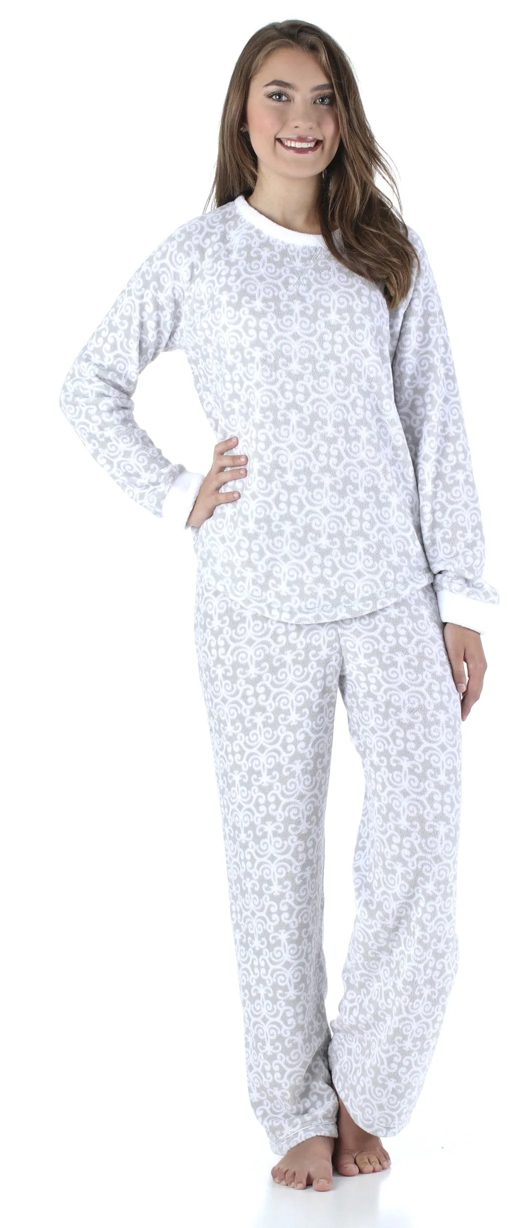 PajamaMania Women’s Fleece Long Sleeve Pajama Set