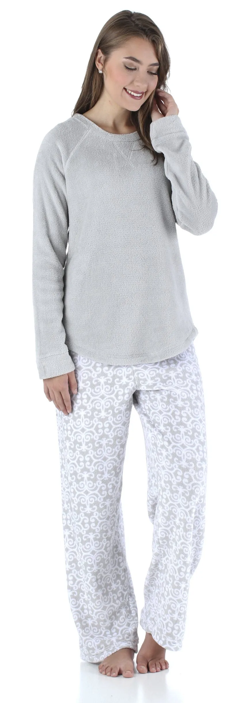 PajamaMania Women’s Fleece Long Sleeve Pajama Set