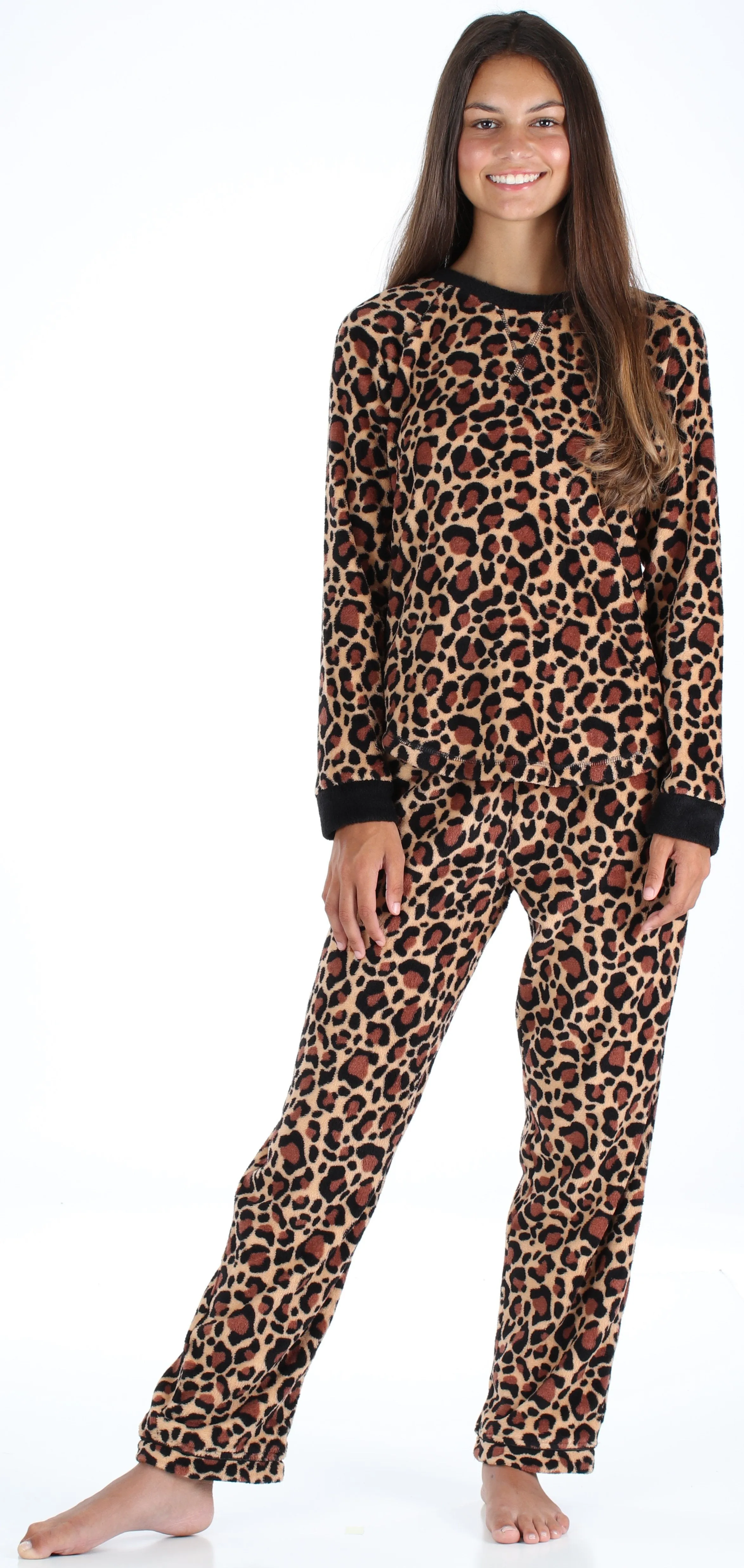 PajamaMania Women’s Fleece Long Sleeve Pajama Set