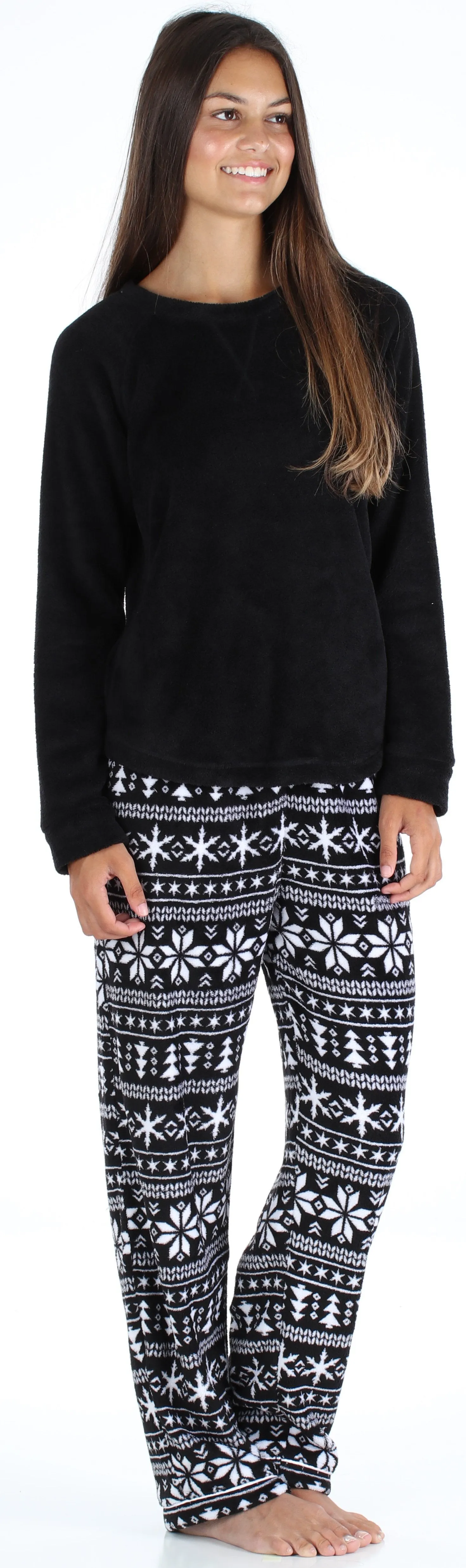 PajamaMania Women’s Fleece Long Sleeve Pajama Set