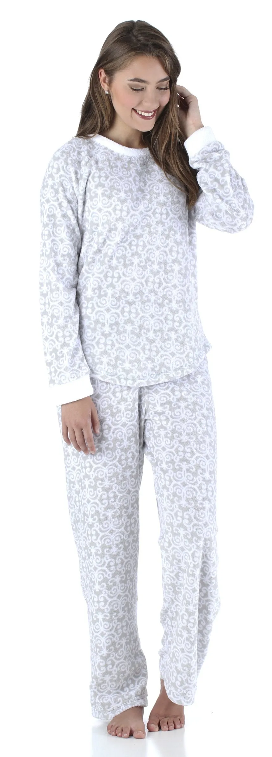 PajamaMania Women’s Fleece Long Sleeve Pajama Set
