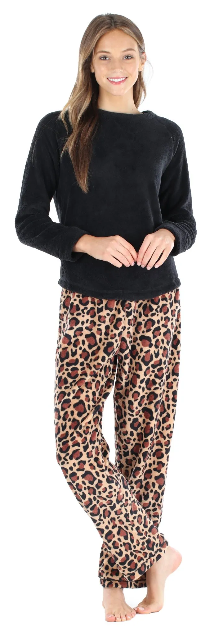 PajamaMania Women’s Fleece Long Sleeve Pajama Set