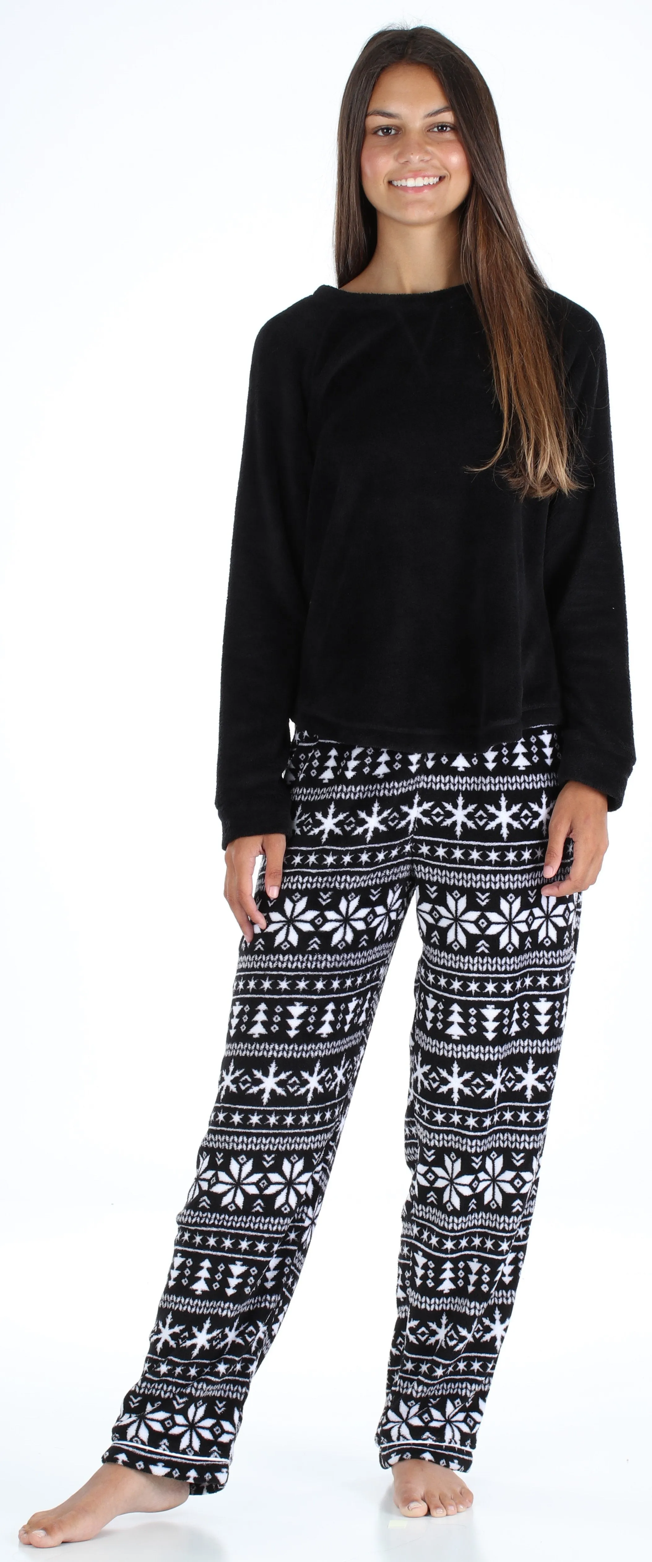 PajamaMania Women’s Fleece Long Sleeve Pajama Set