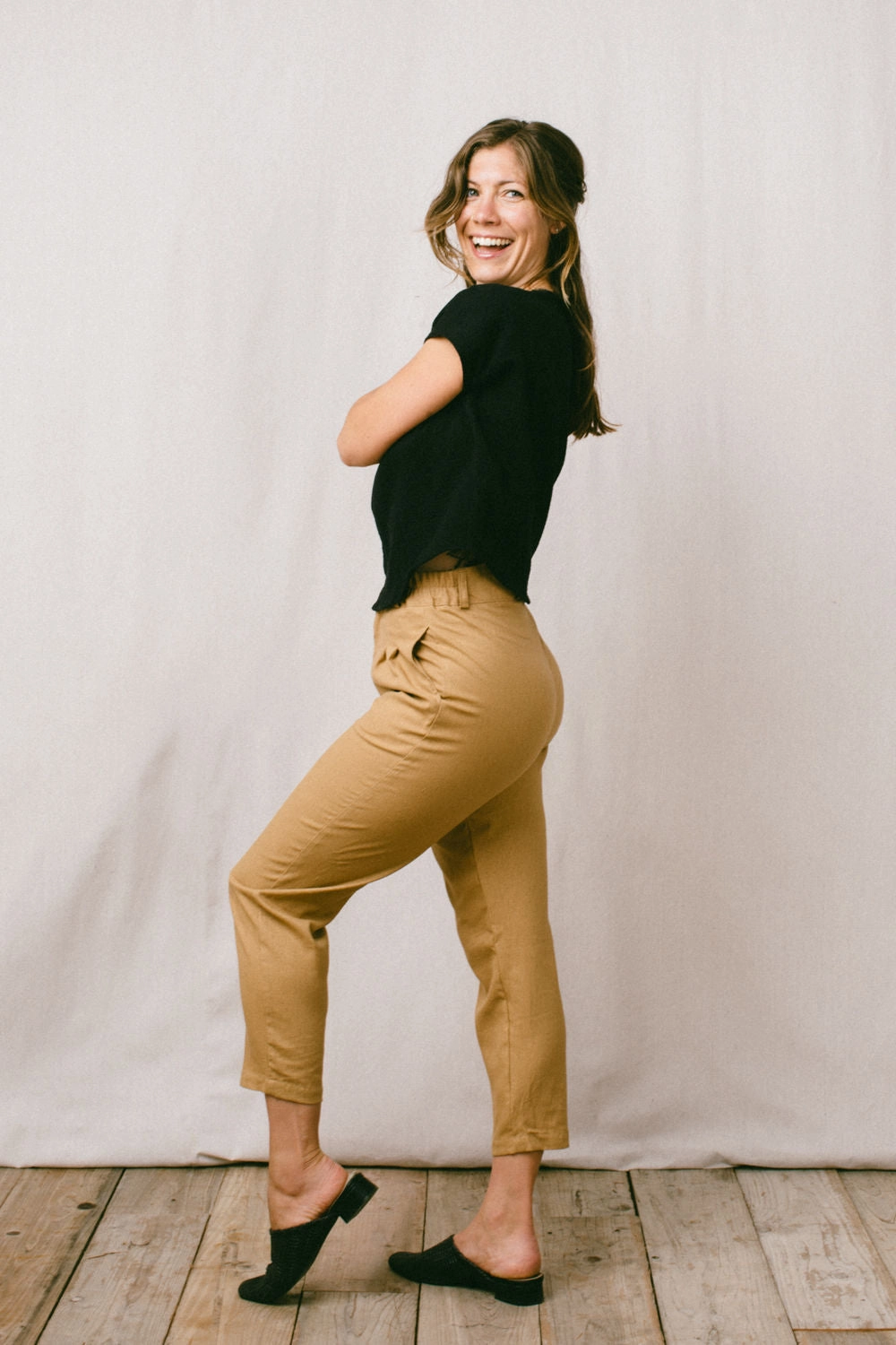 Perfect Pant 2.0 in Tawny Linen Adaptable Style Commuter Fit
