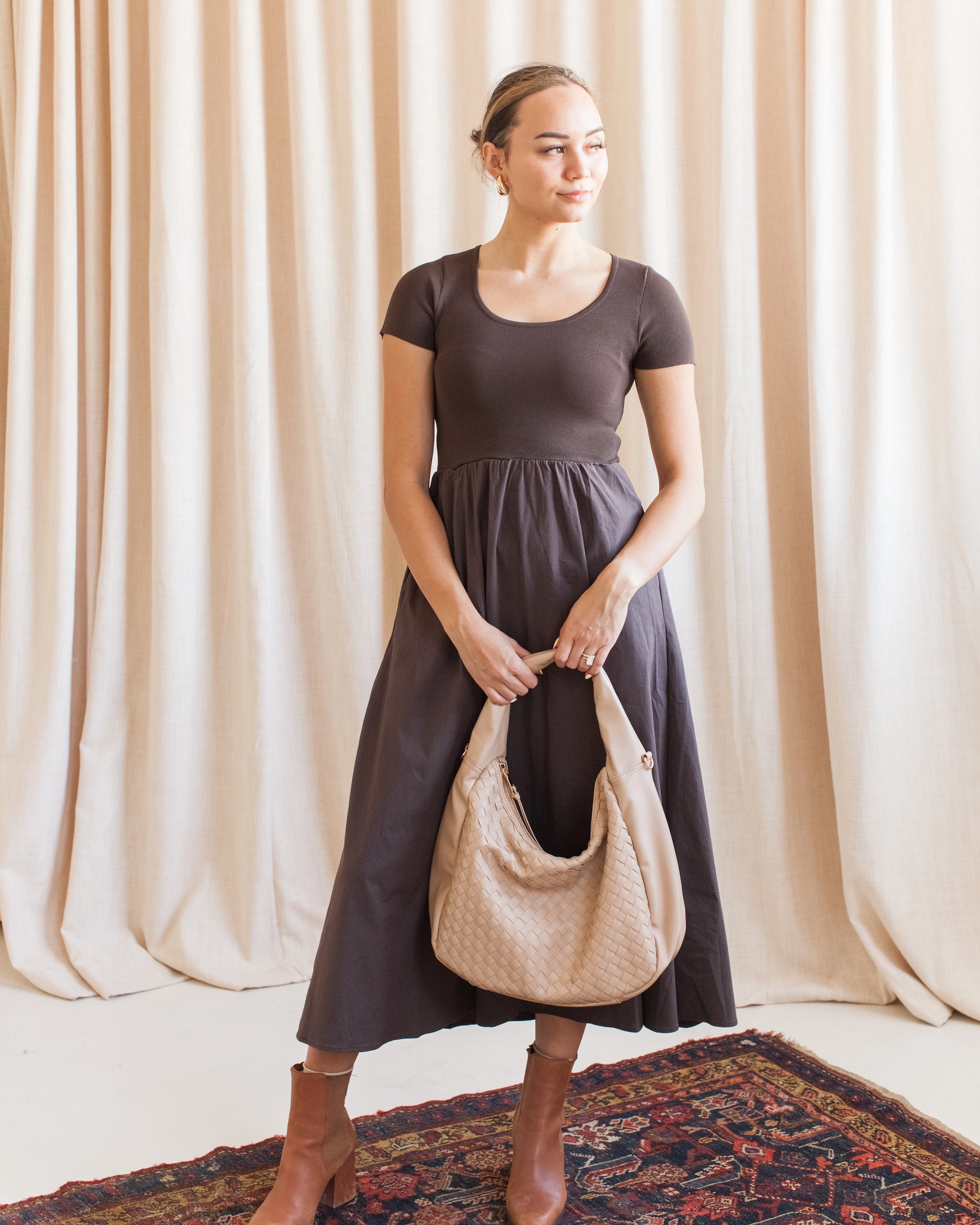 Noble Glow Minimalist fit-and-flare Sasha Dress - Brown