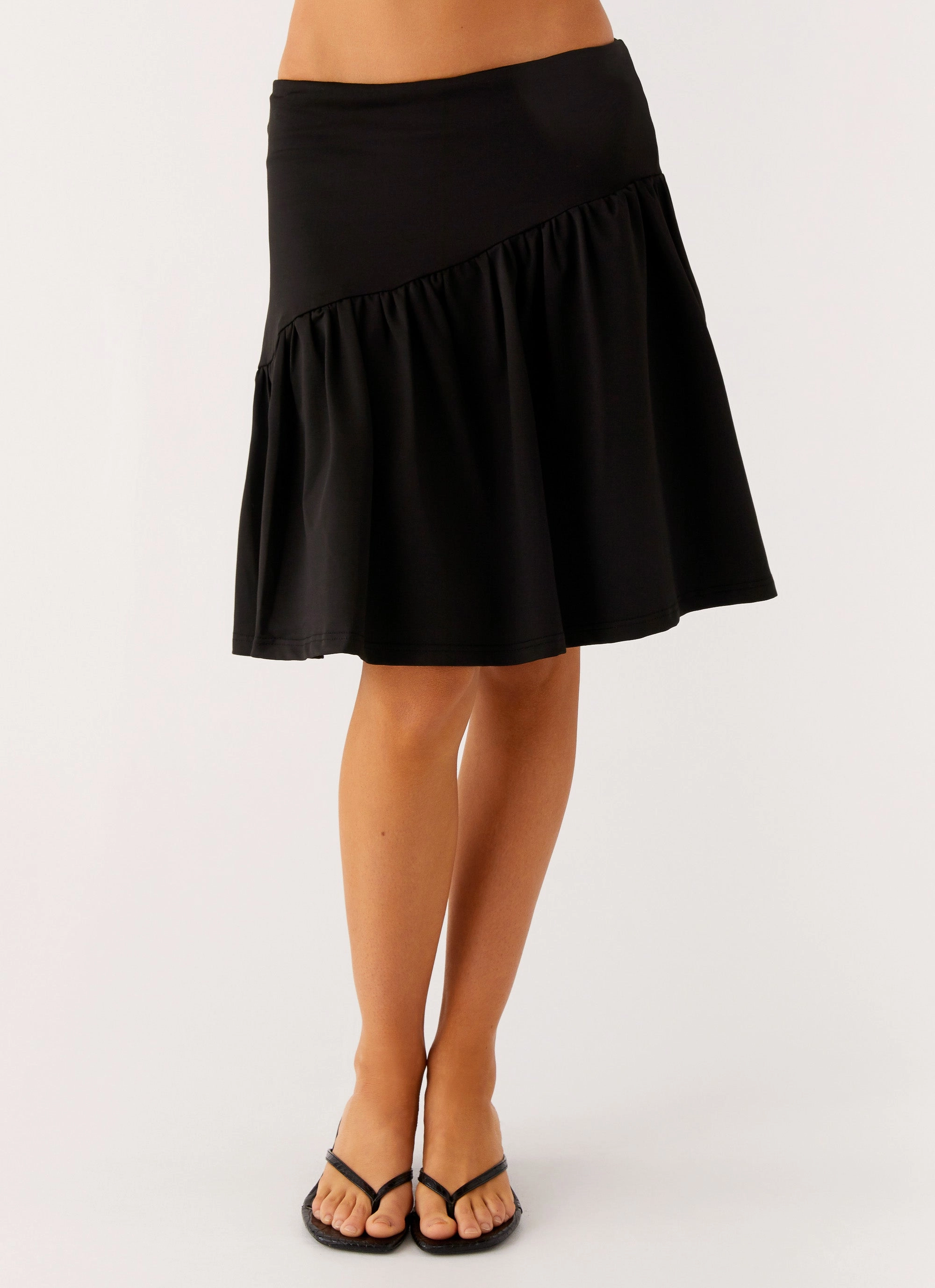 Editorial Look Minimal Design Rayna Midi Skirt - Black