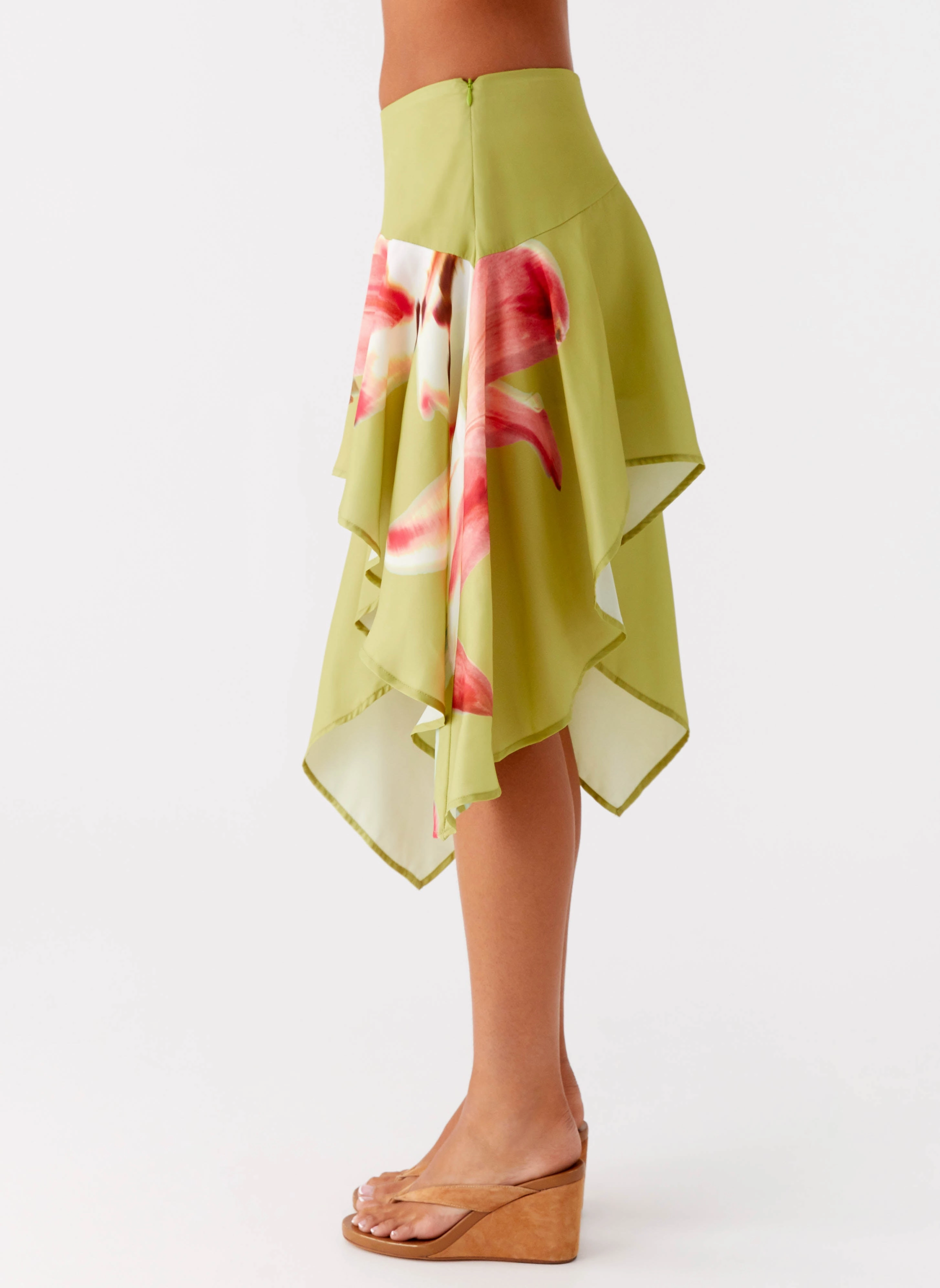 Subtle Look Kia Low Rise Asymmetrical Midi Skirt - Jungle Floral