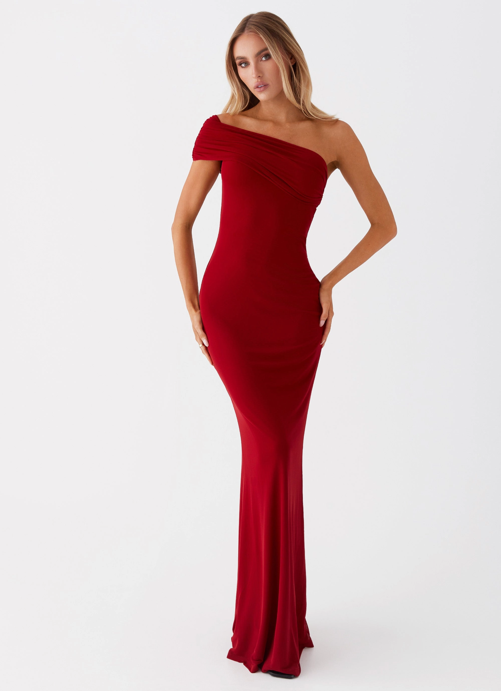 Reine Maxi Dress - Red Form Fitting