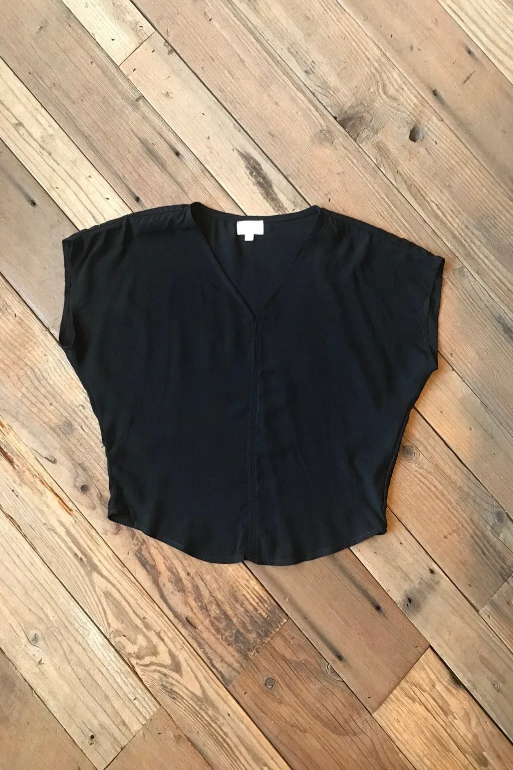 RibbedCollar Tapered Side Panels Dolman Top in Black Challis