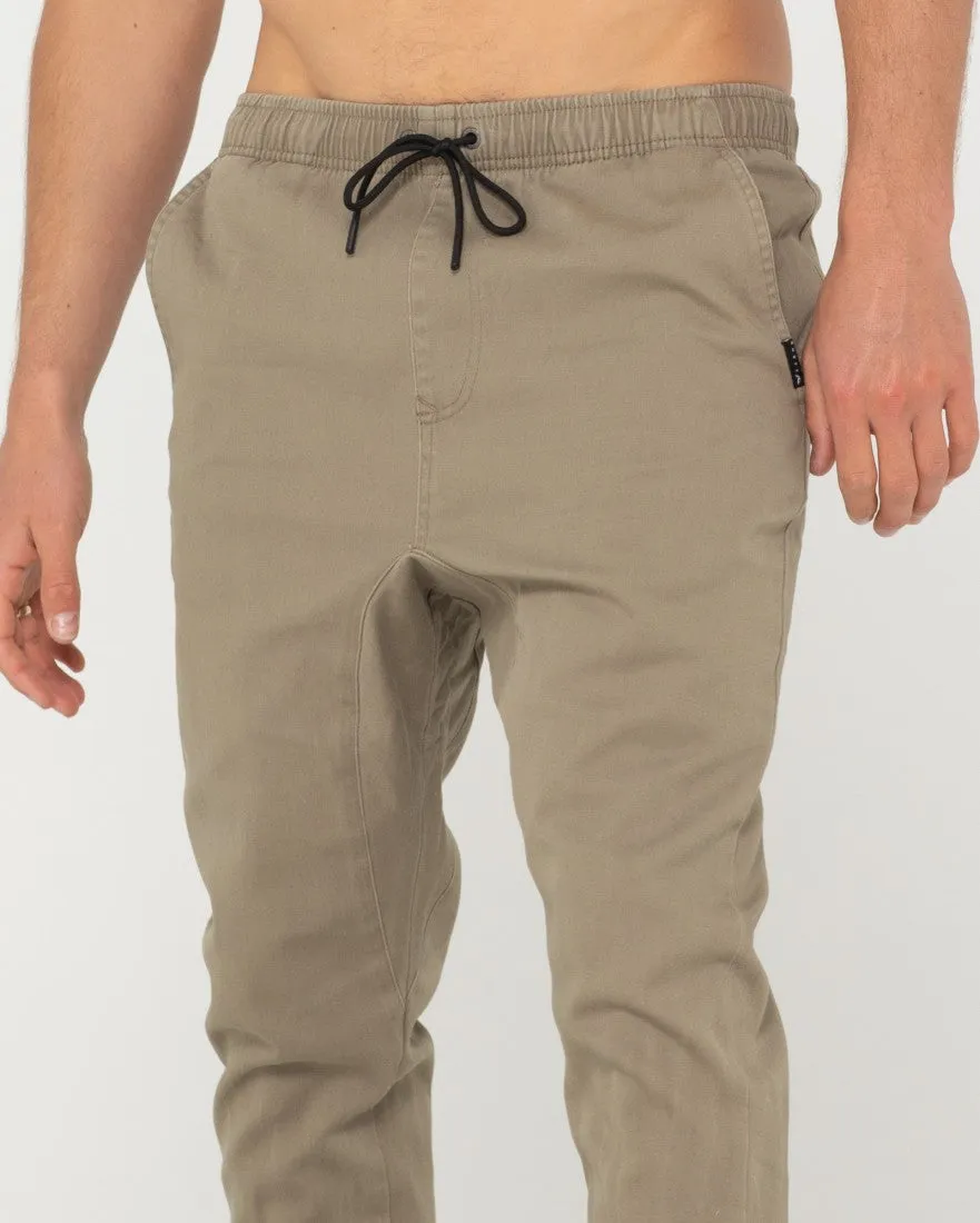 Rusty Hook Out Elastic Pant - Vintage Khaki