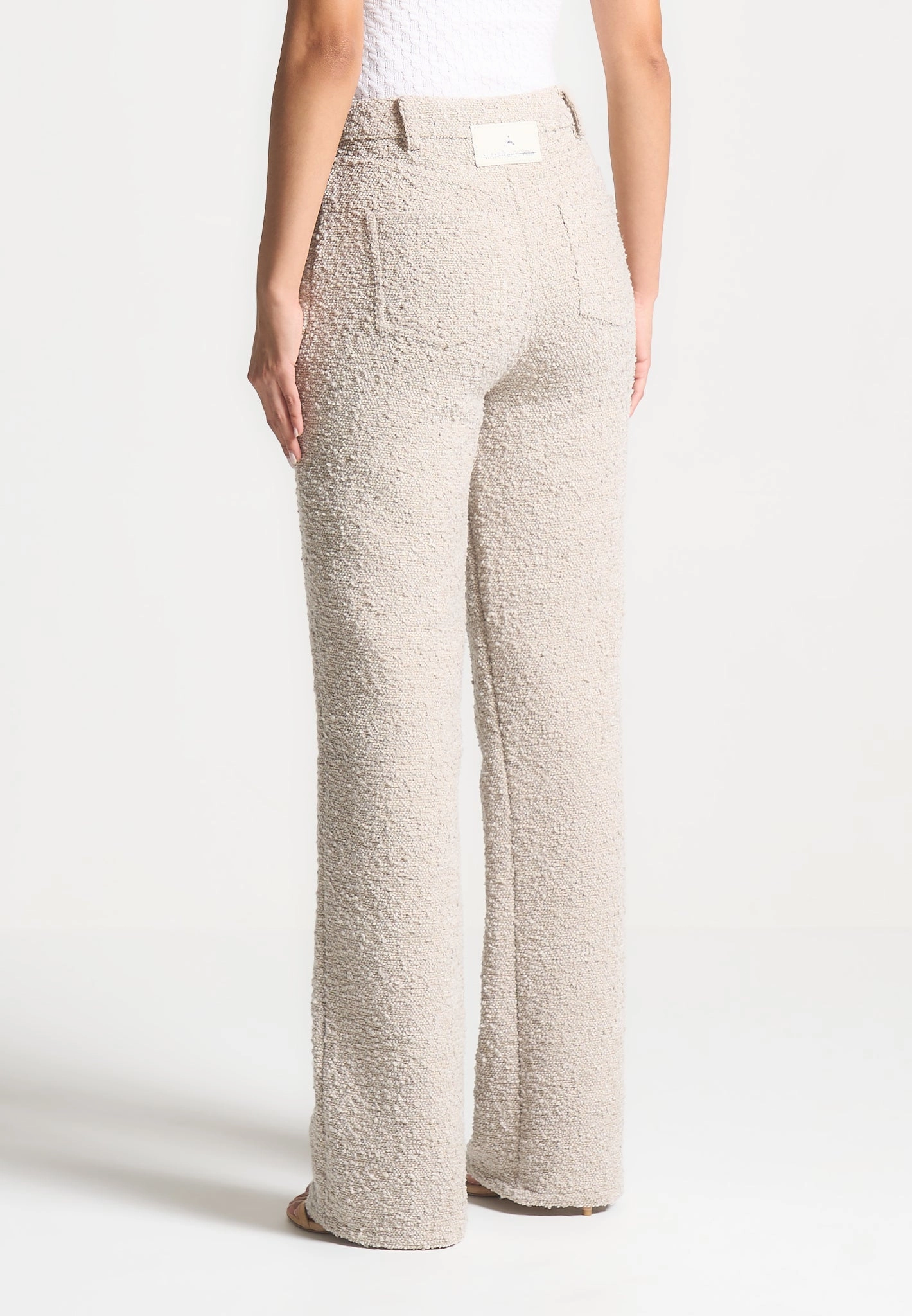 Sara - Boucle Straight Leg Jeans - Beige Light Outfit