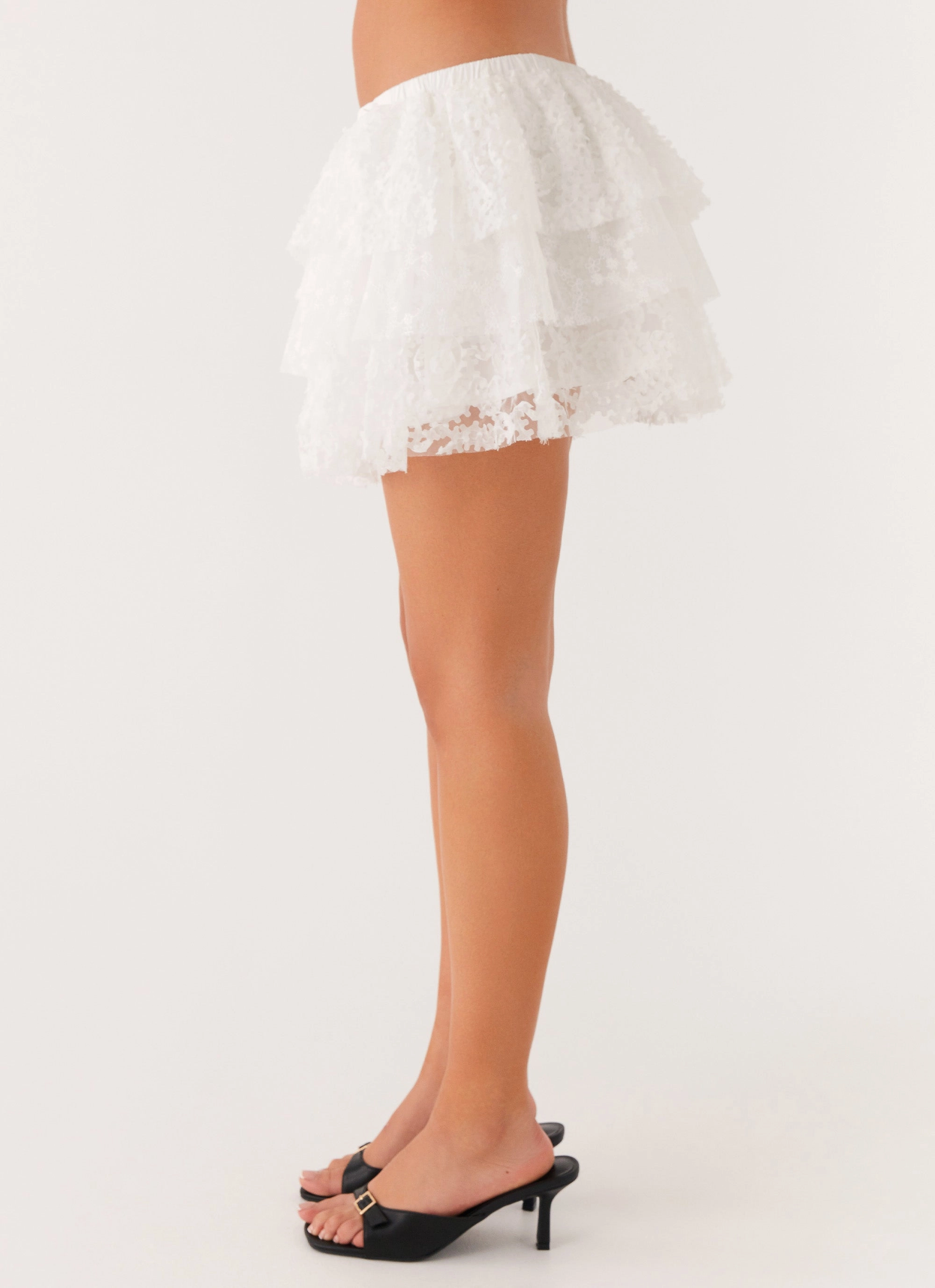 slim fit Embossed Detail Erin Layered Mini Skirt - White