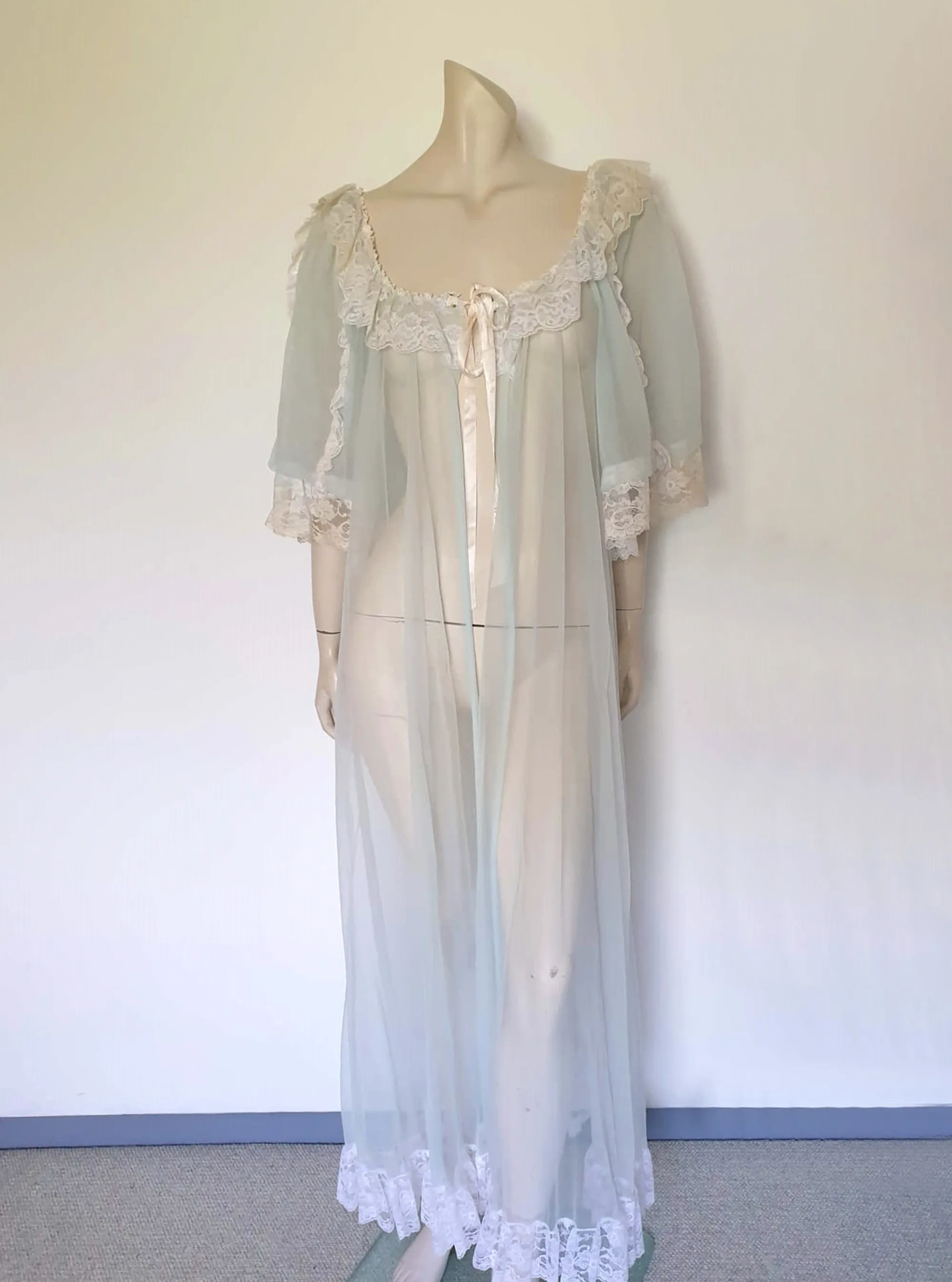Sheer Aqua Peignoir, Robe, with Puff Sleeves and Lace by Tosca - XL