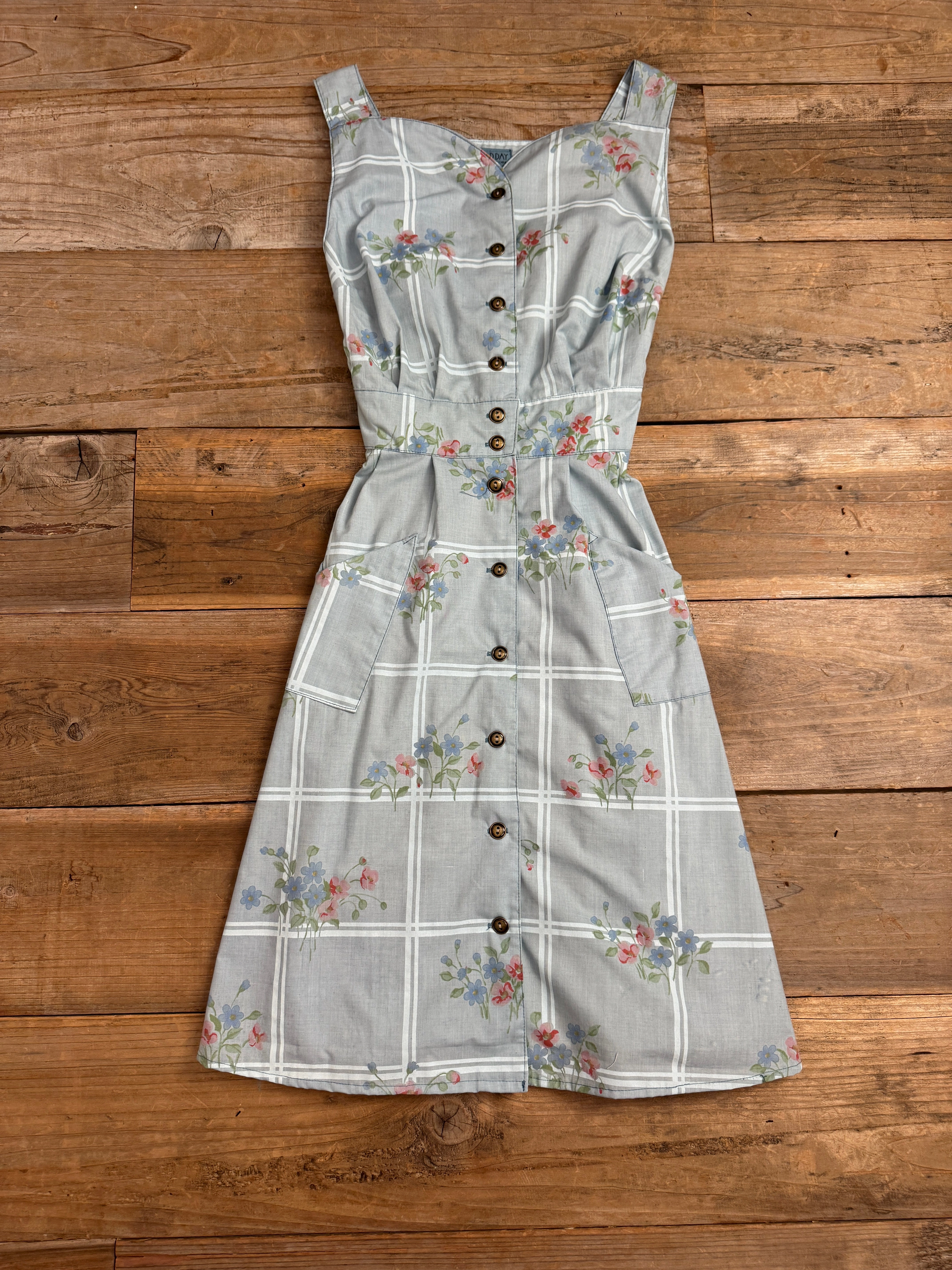 Sheet Dress in One of a Kind in Medium Chic and Cozy Wear