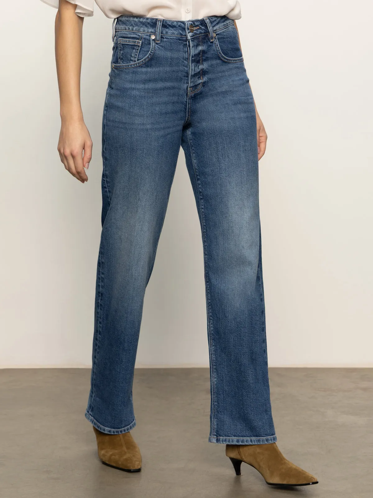Stretch Comfort Street Inspired Soleil 90's Straight Jean Indigo Medium