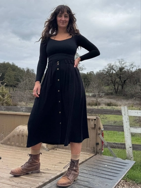 Supportive Fit Trices Skirt in Textured Black Linen